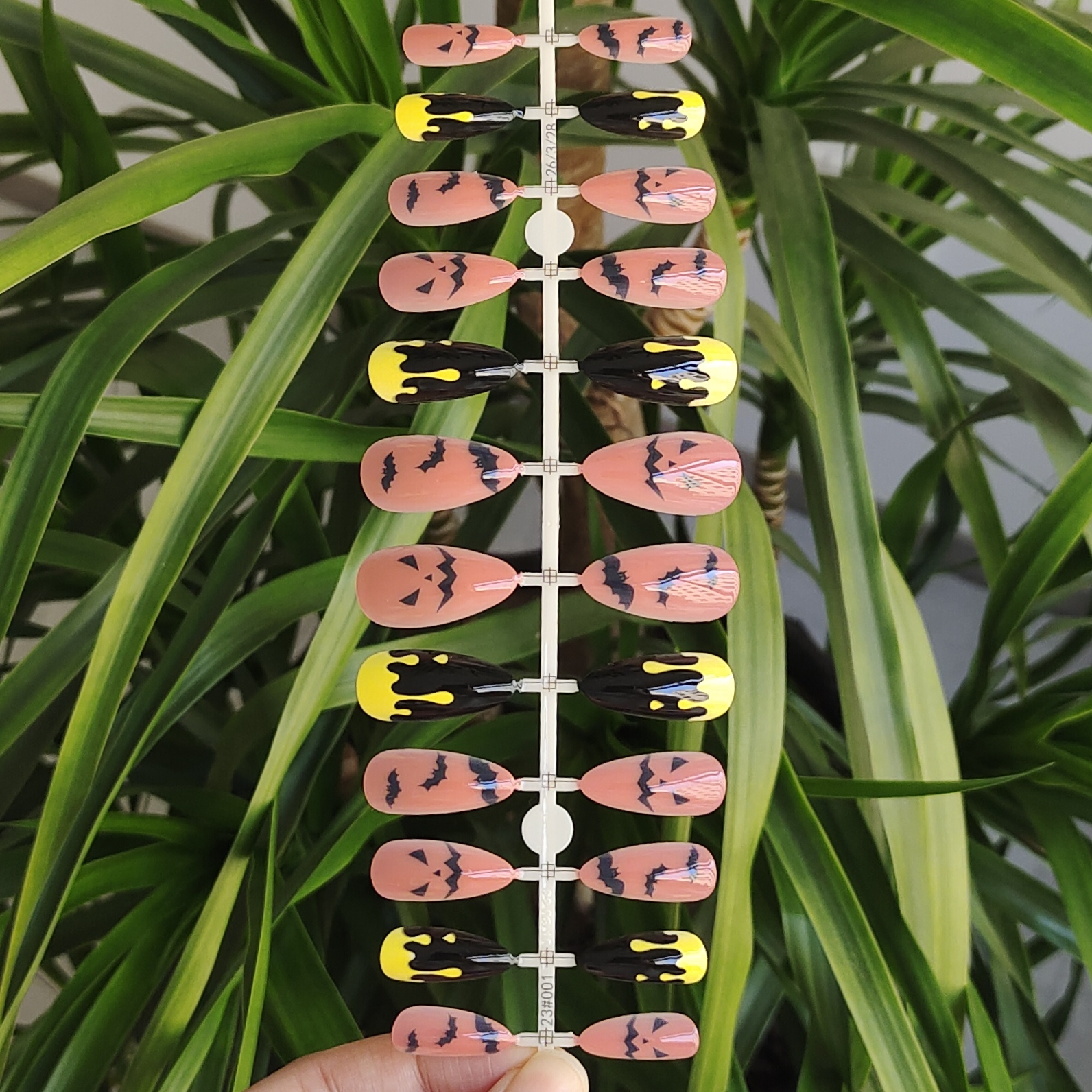 24 PCS PRESS ON NAIL TIPS ALMOND SHAPE HALLOWEEN THEMED NAILS WITH BATS DESIGN full figure