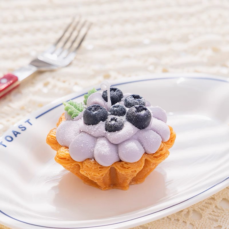 Strawberry egg tarts, scented candles, and fruit creative birthday gifts for girls. Handmade egg tarts as Valentine's Day gifts