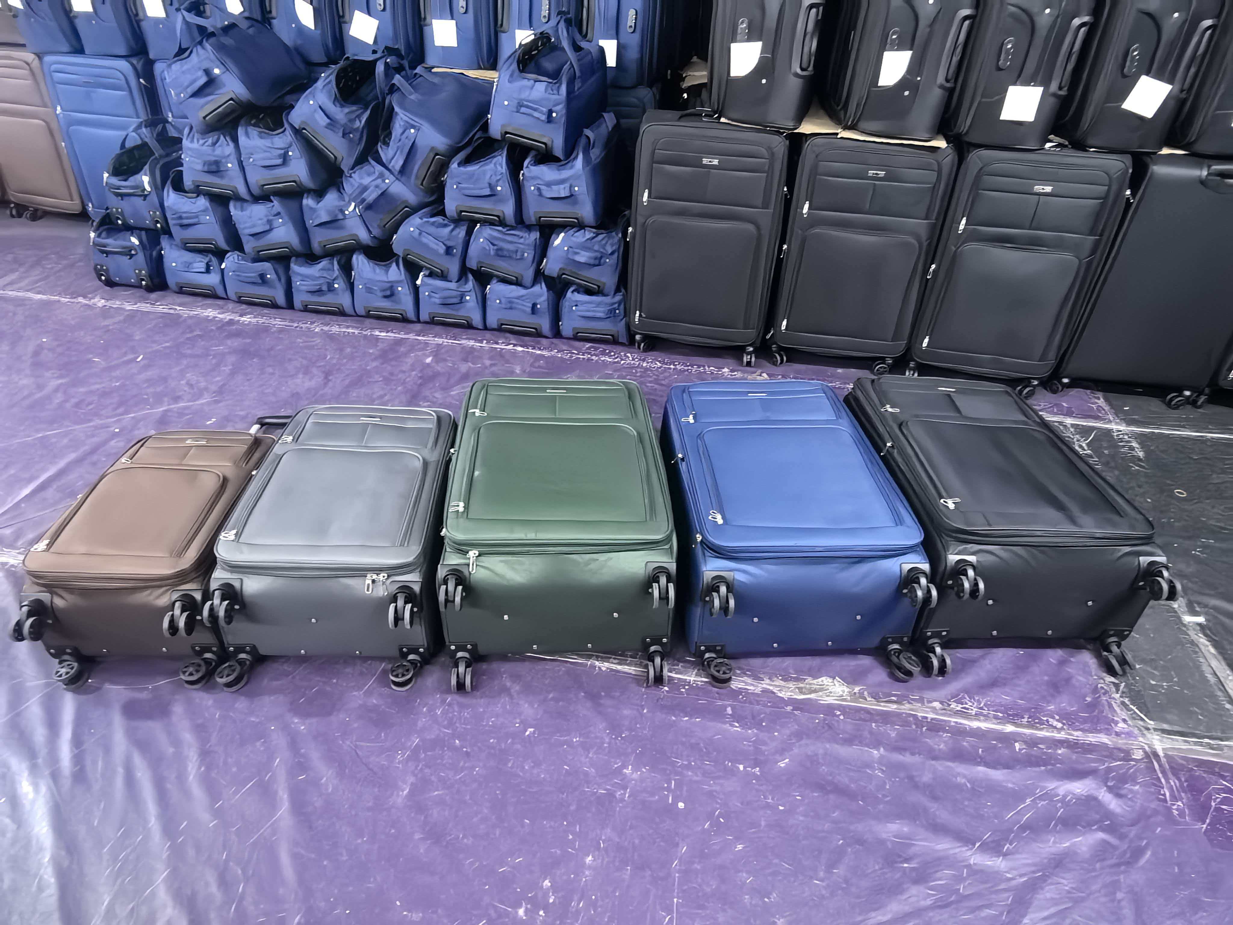 Molded four-piece suitcase set: 20 "24" 28 "32" Application Scenario