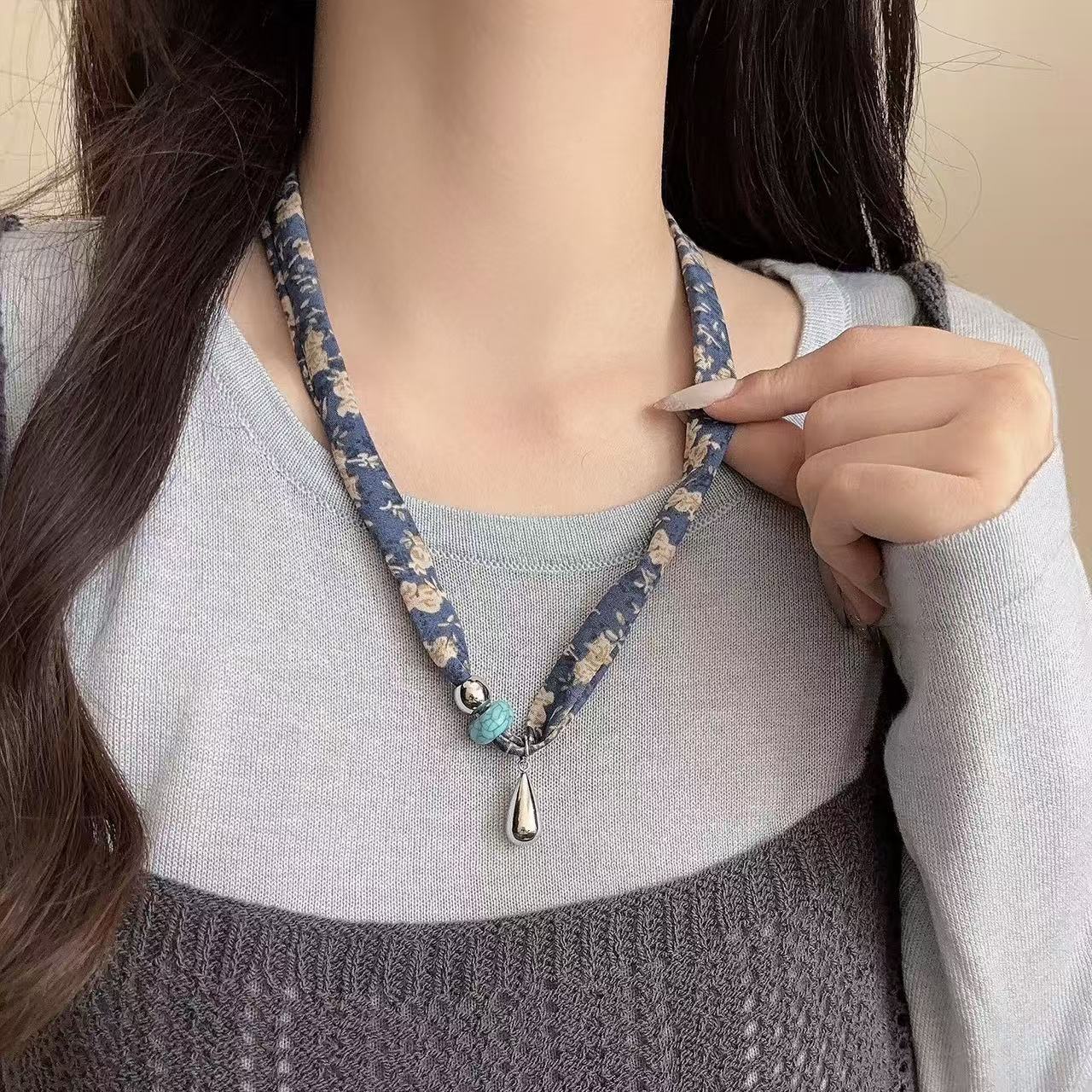 Shiluoqi Accessories Heart Fabric Necklace, Deep blue floral Silk scarf Heart Necklace Specification image