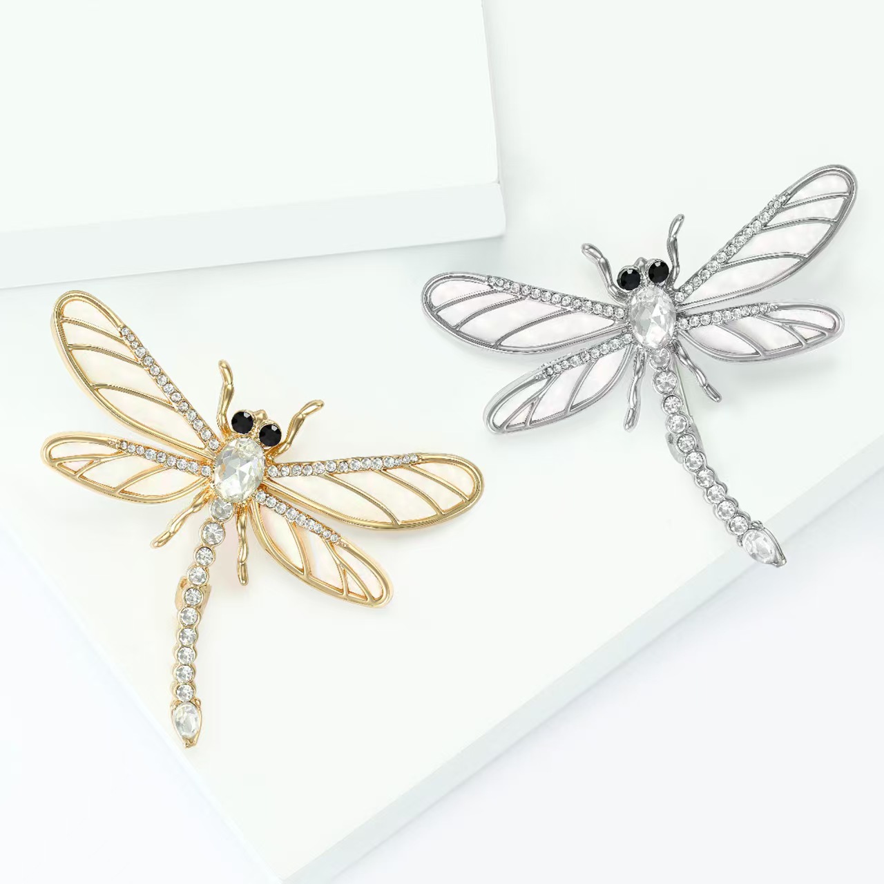 Cross-border best-selling European and American alloy rhinestone dragonfly brooch, fashionable and elegant women's suit coat brooch accessory pin