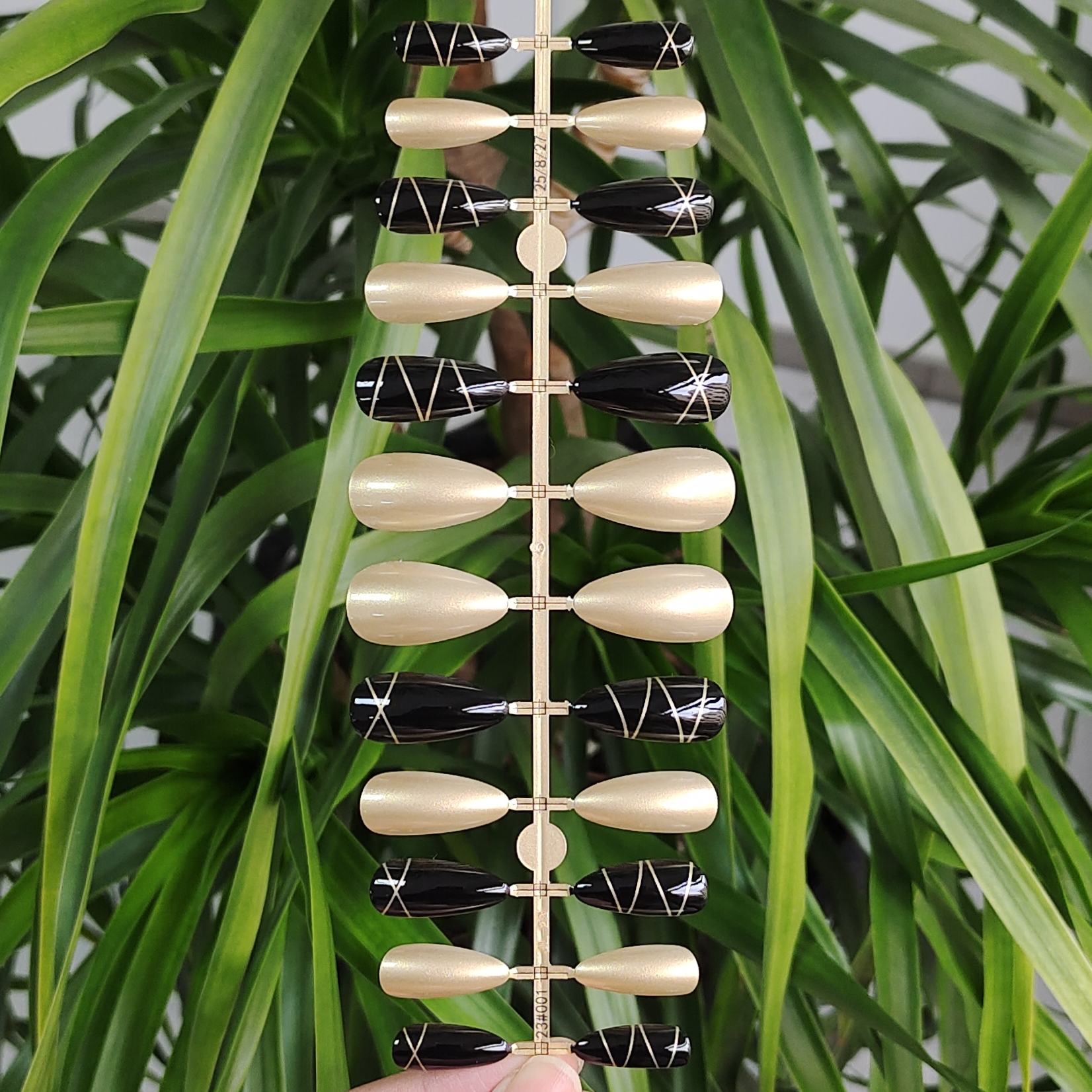 24 PCS PRESS ON NAIL TIPS ALMOND SHAPE BLACK AND GOLD COLOR WITH GOLD LINES DESIGN full figure