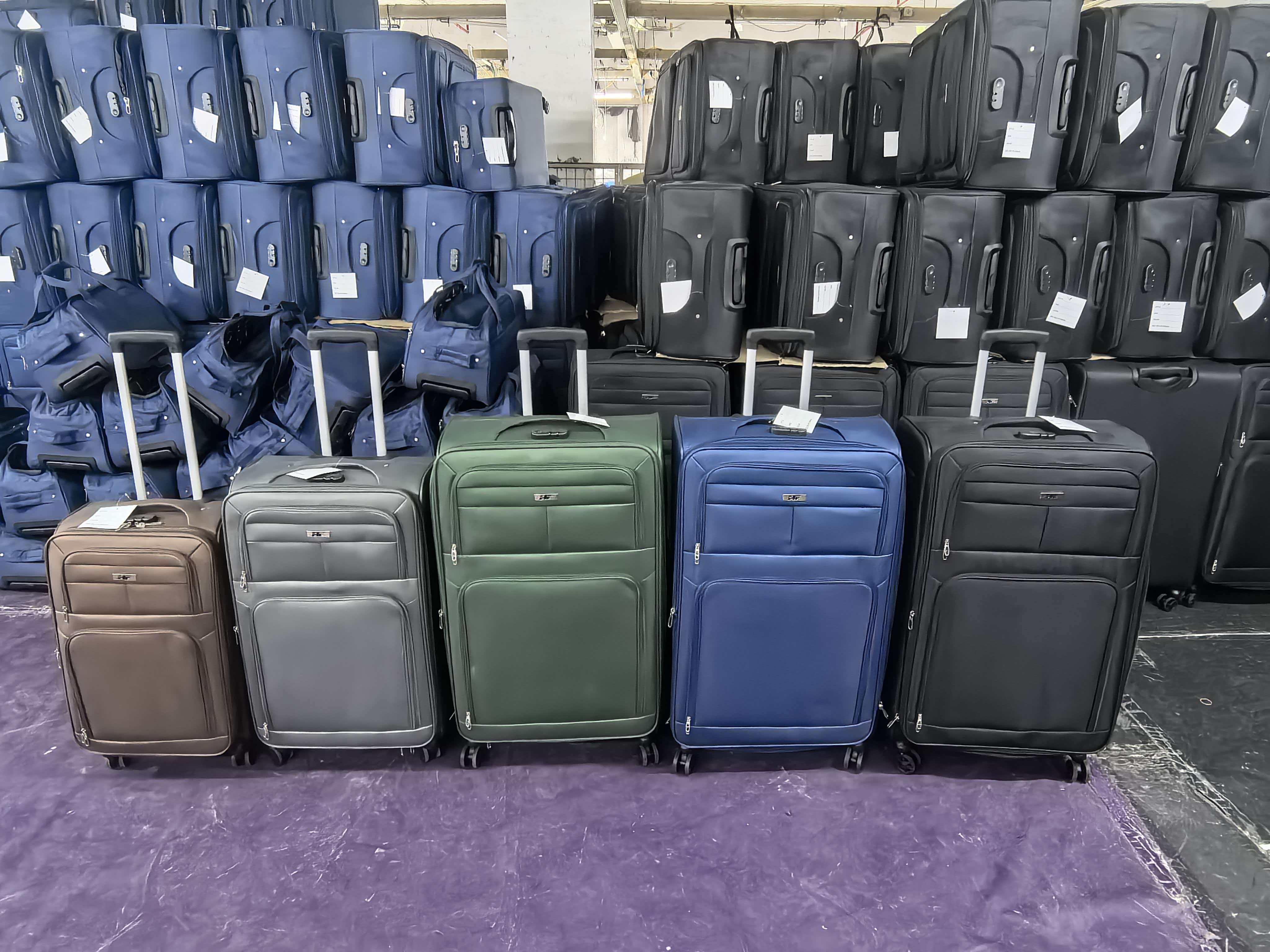 Molded four-piece suitcase set: 20 "24" 28 "32"