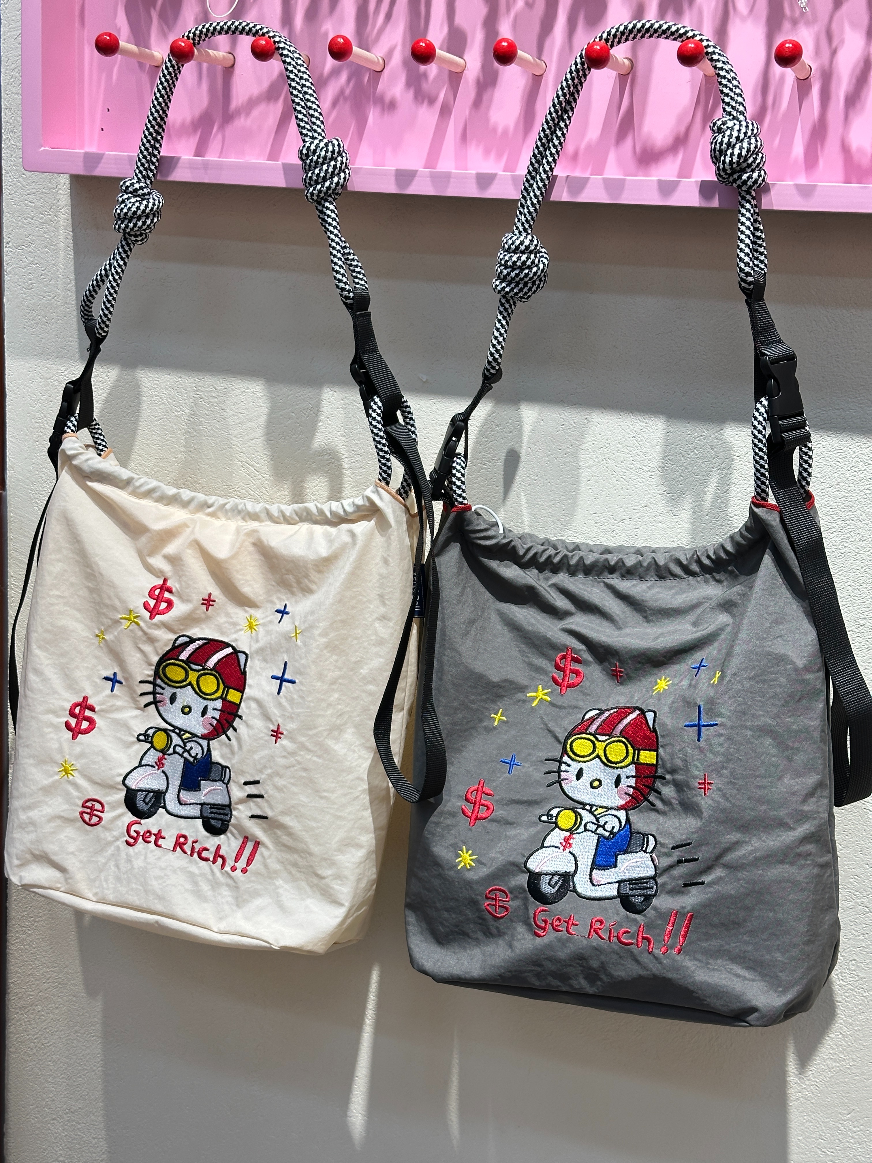 Hello Kitty刺绣文艺手提包磨砂PVC礼品袋塑料袋女款