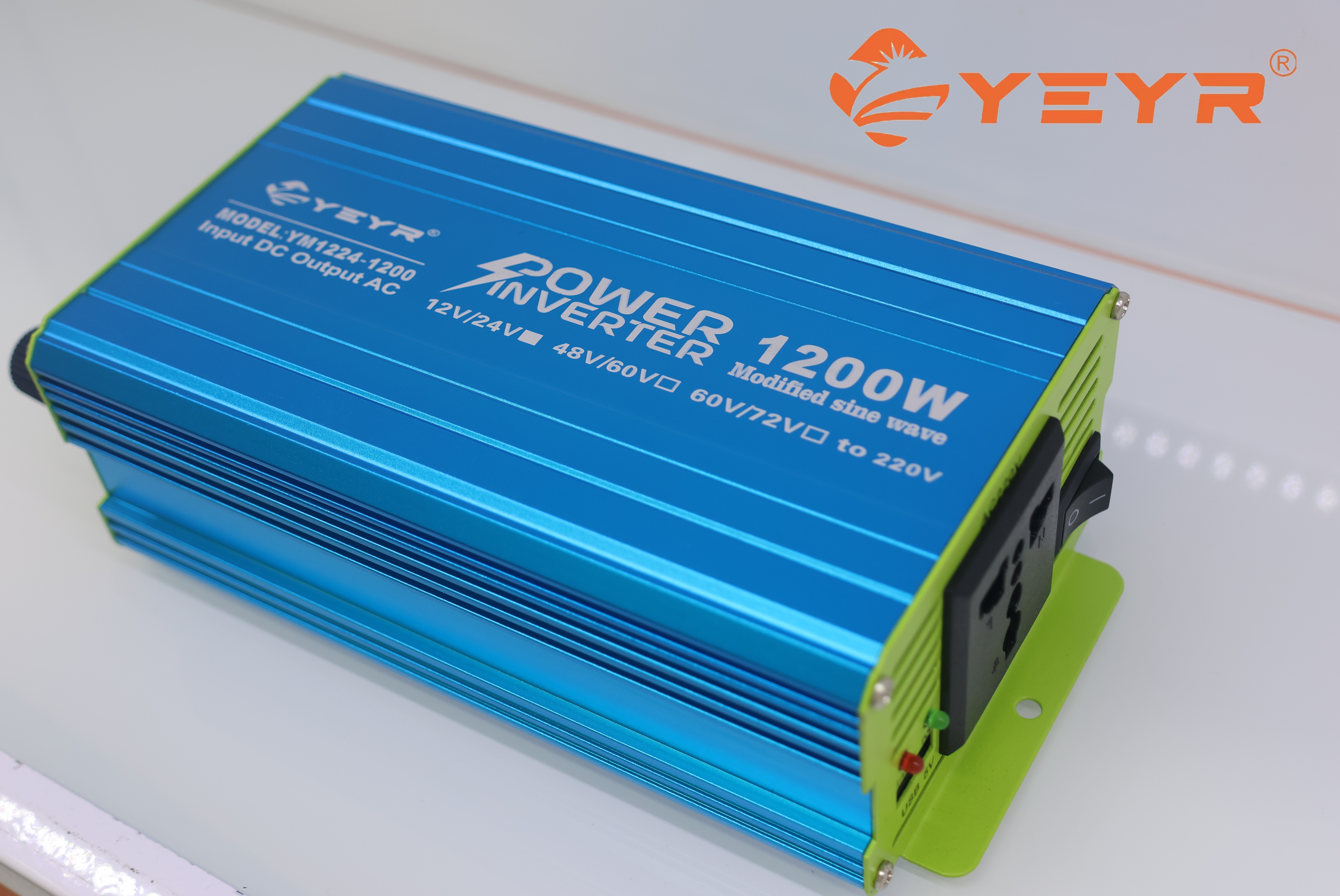 YEYR1200W blue power inverter 12V/24V-220V household photovoltaic inverter details Picture