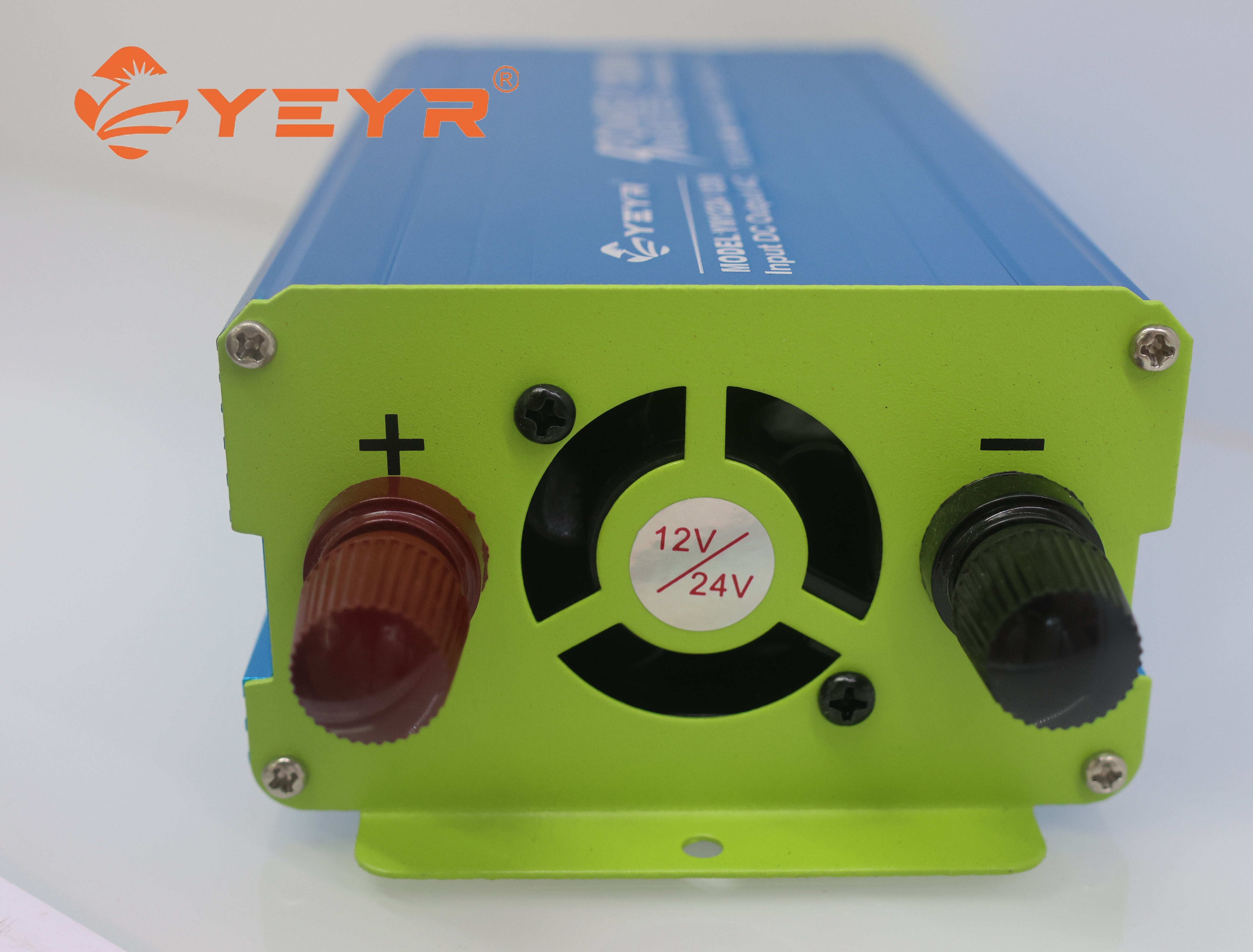 YEYR1200W blue power inverter 12V/24V-220V household photovoltaic inverter Application Scenario