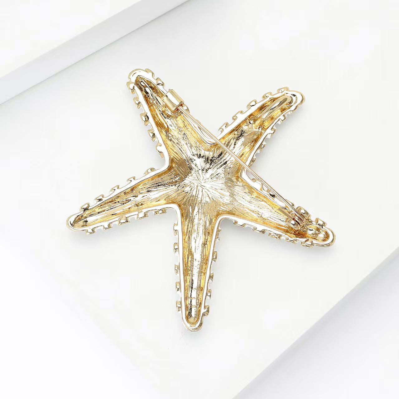 Beach tropical style alloy rhinestone starfish brooch, high-end and fashionable design sense brooch details Picture