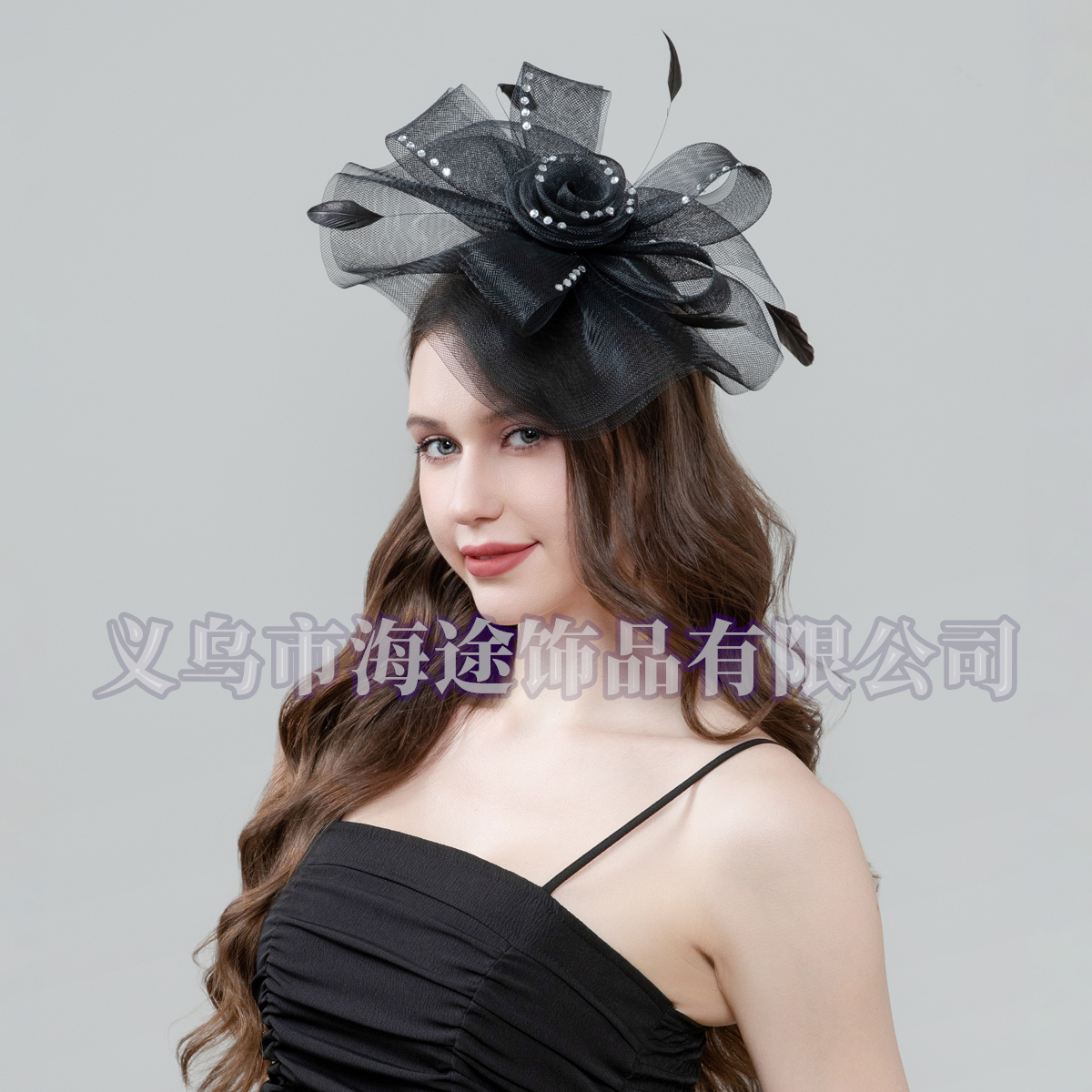 أزياء بقبعات كبيرة الحجم وقبعات كبيرة Specification image