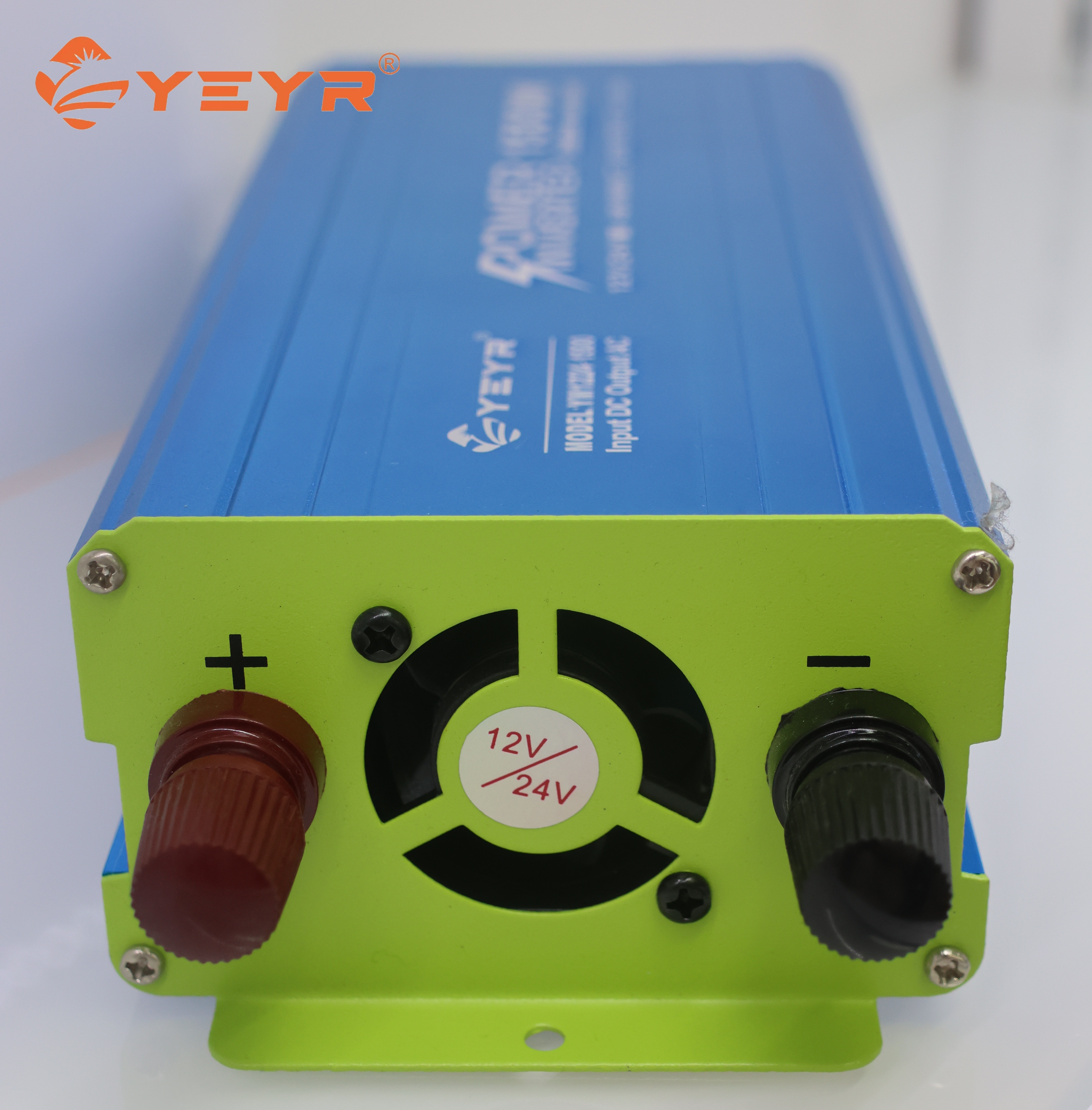 YEYR1500W blue power inverter 12V/24V-220V household photovoltaic inverter Application Scenario