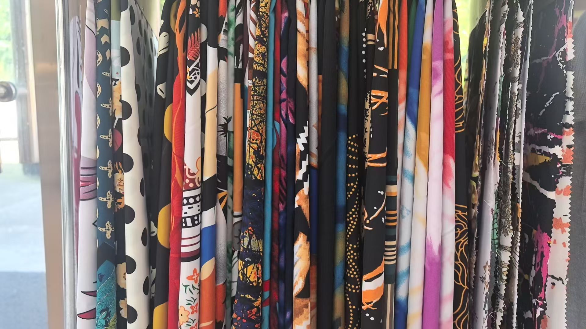 Printed fabric woven polyester custom-made shirt, skirt set fabric, fashionable clothing fabric Specification image