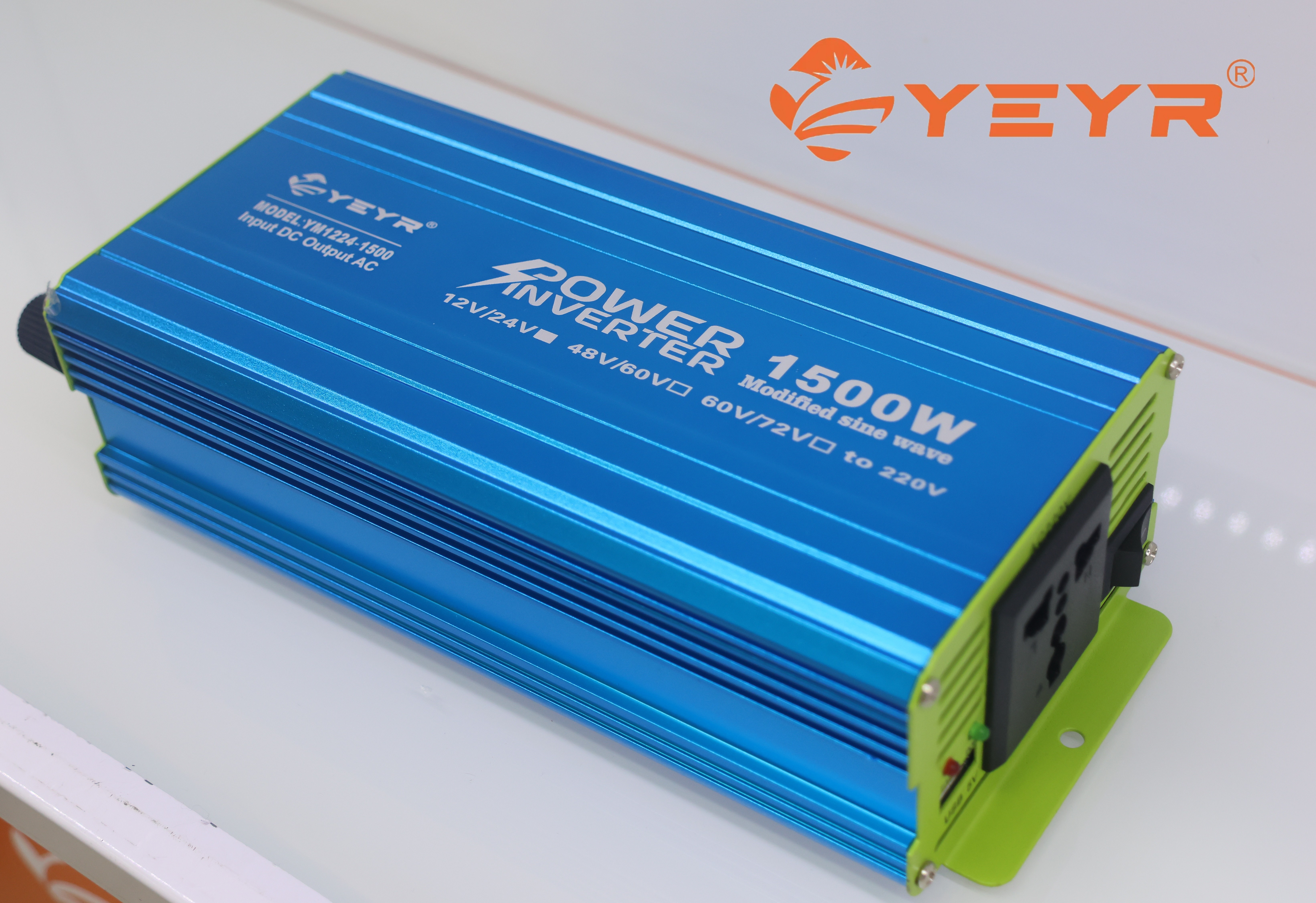 YEYR1500W blue power inverter 12V/24V-220V household photovoltaic inverter details Picture