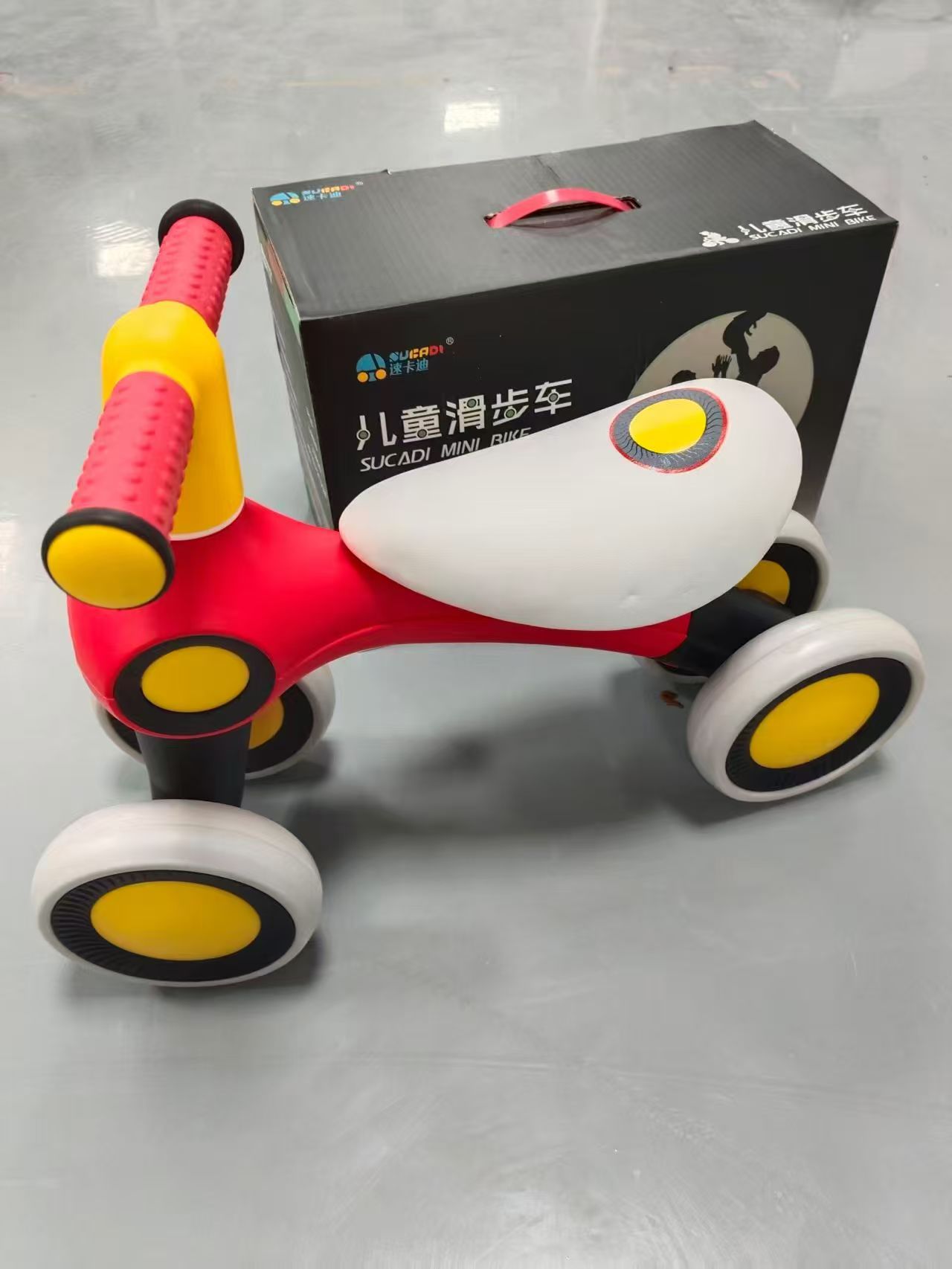 婴儿滑行车