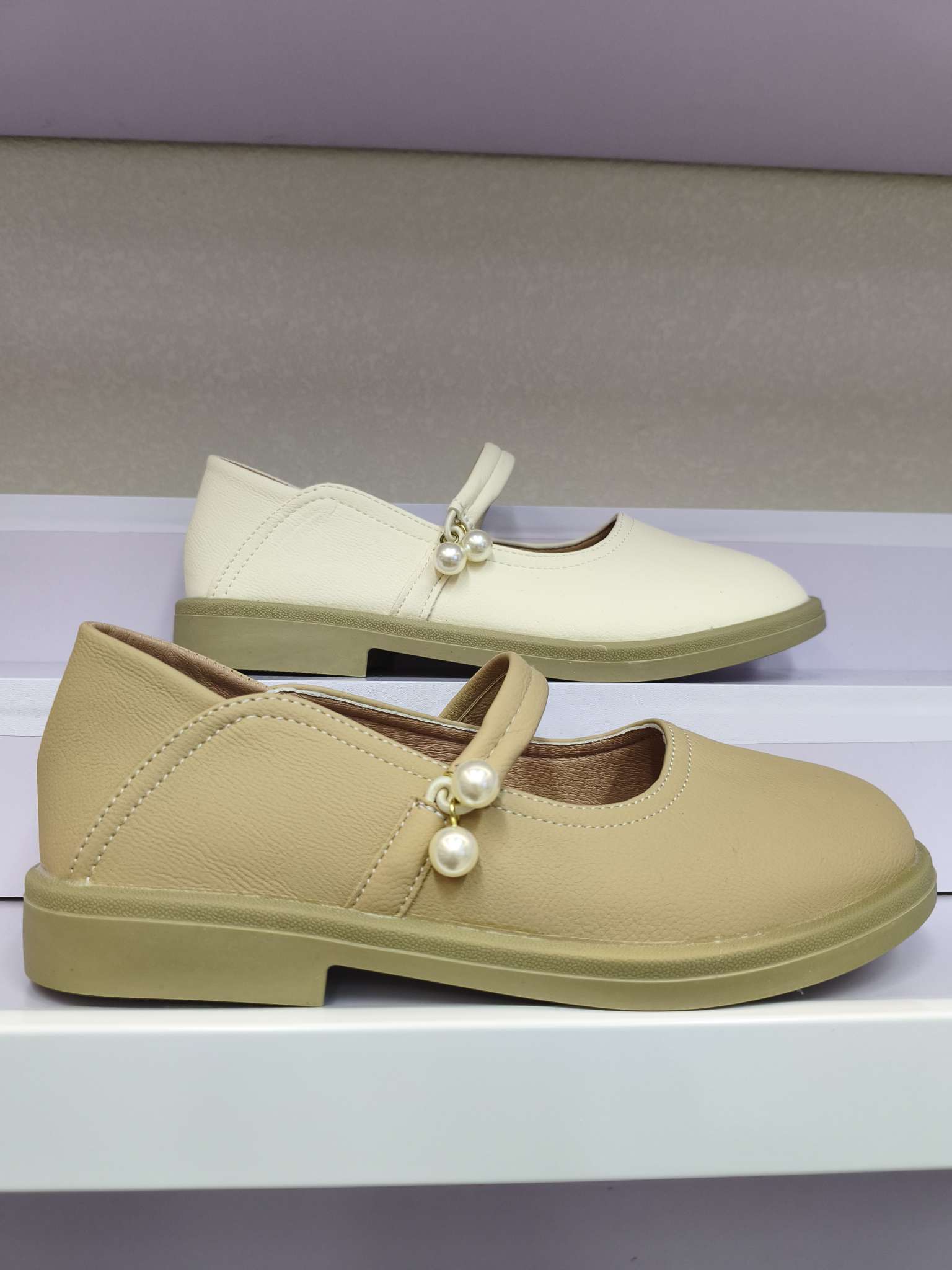 Gentle and versatile Mary Jane shoes detail image 2