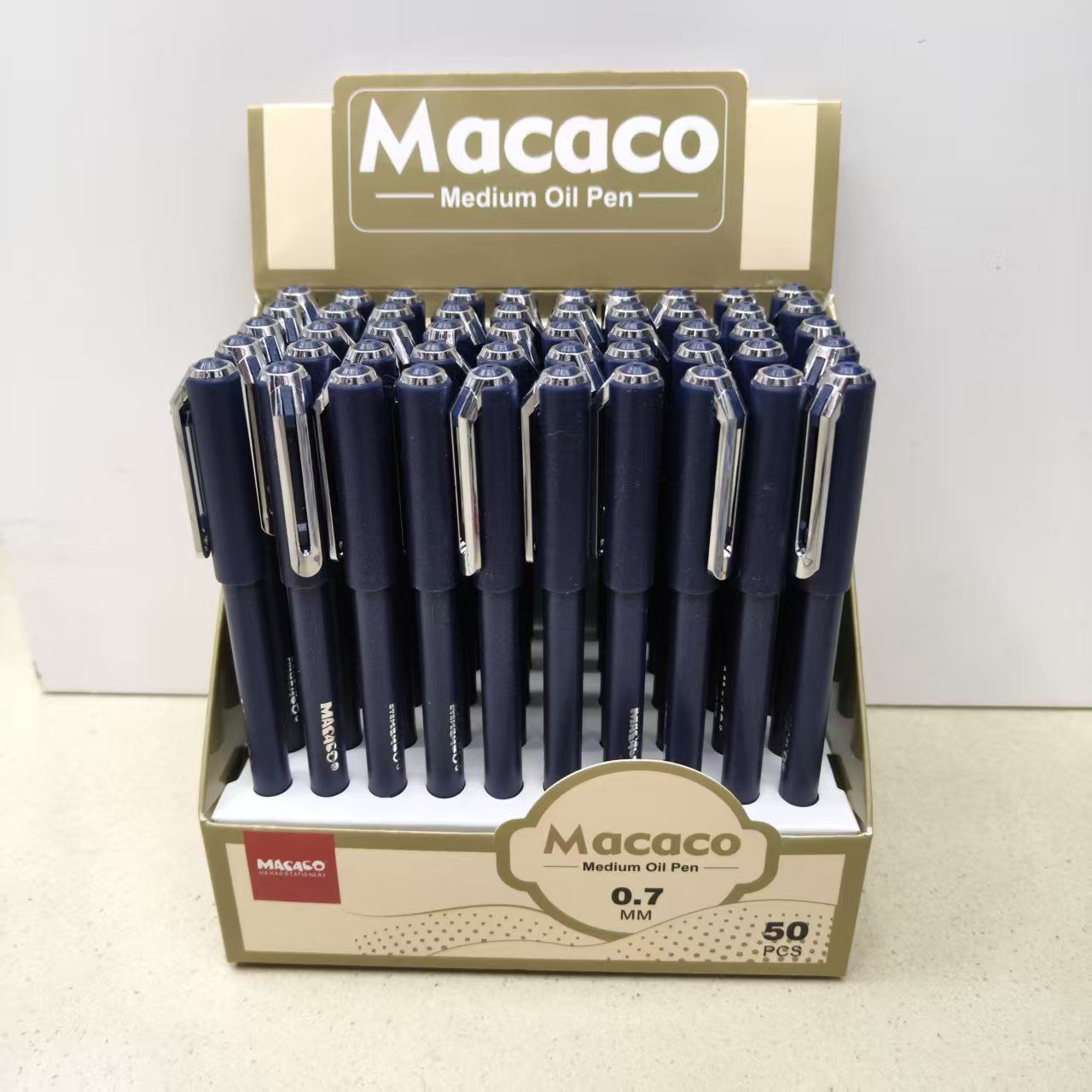 0.7mm medium oil ballpoint pen with blue core, smooth office stationery, no ink leakage, high-end Item Picture