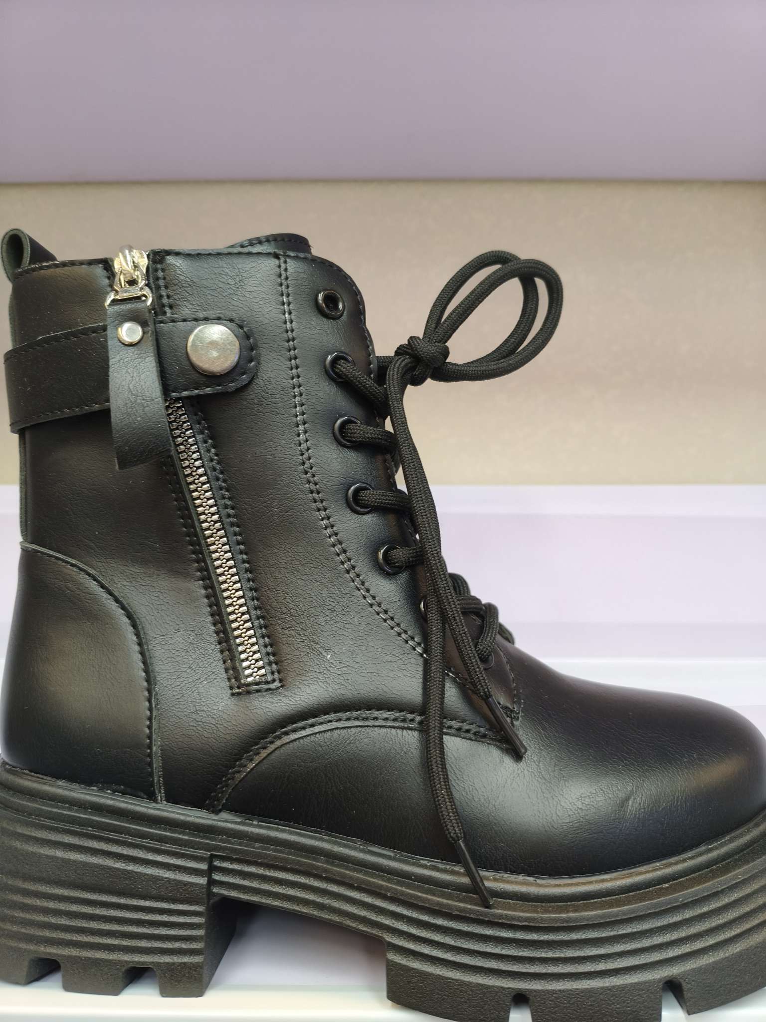 Fashionable and versatile Dr. Martens boots details Picture