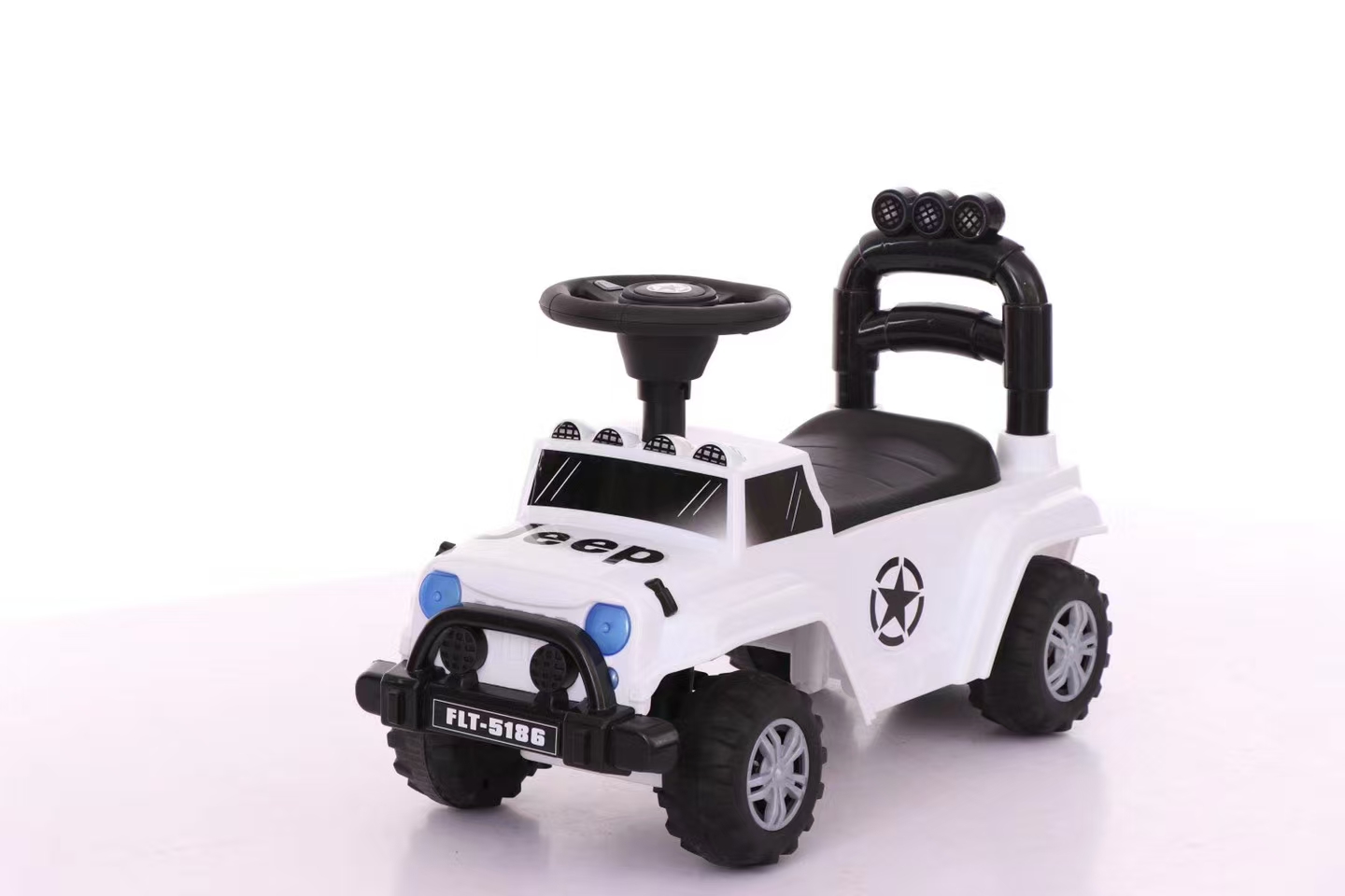 Infant and toddler children's electric vehicle, four-wheel baby remote control car, two-person four-wheel drive off-road vehicle, children's swing stroller, children's electric vehicle, four-wheel vehicle, passenger stroller, children's car, children's car Application Scenario