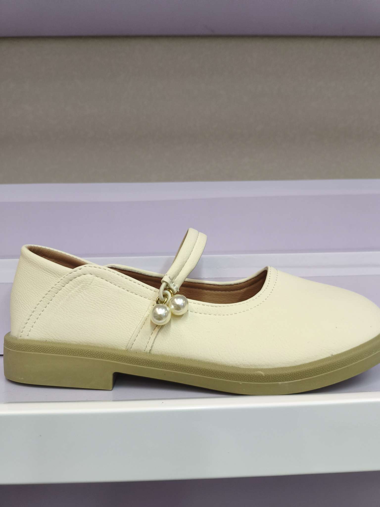 Gentle and versatile Mary Jane shoes detail image 3