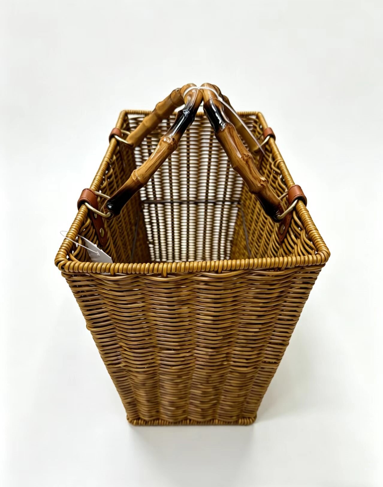 Imitation rattan hand-held storage basket, woven basket, laundry basket, household storage basket, moisture-proof and breathable, large-capacity carrying basket, fruit basket, vegetable basket, supermarket gift packaging basket, imitation bamboo handle details Picture