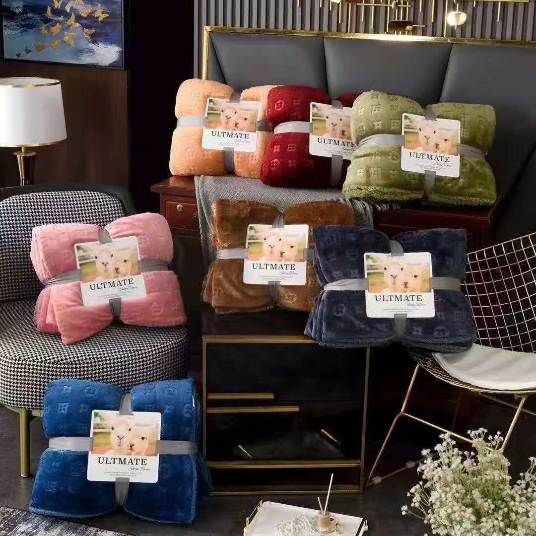 Three-piece wool, cashmere and silk blanket set, wool carpet, wool felt doll, warm, thickened and soft for home use Application Scenario