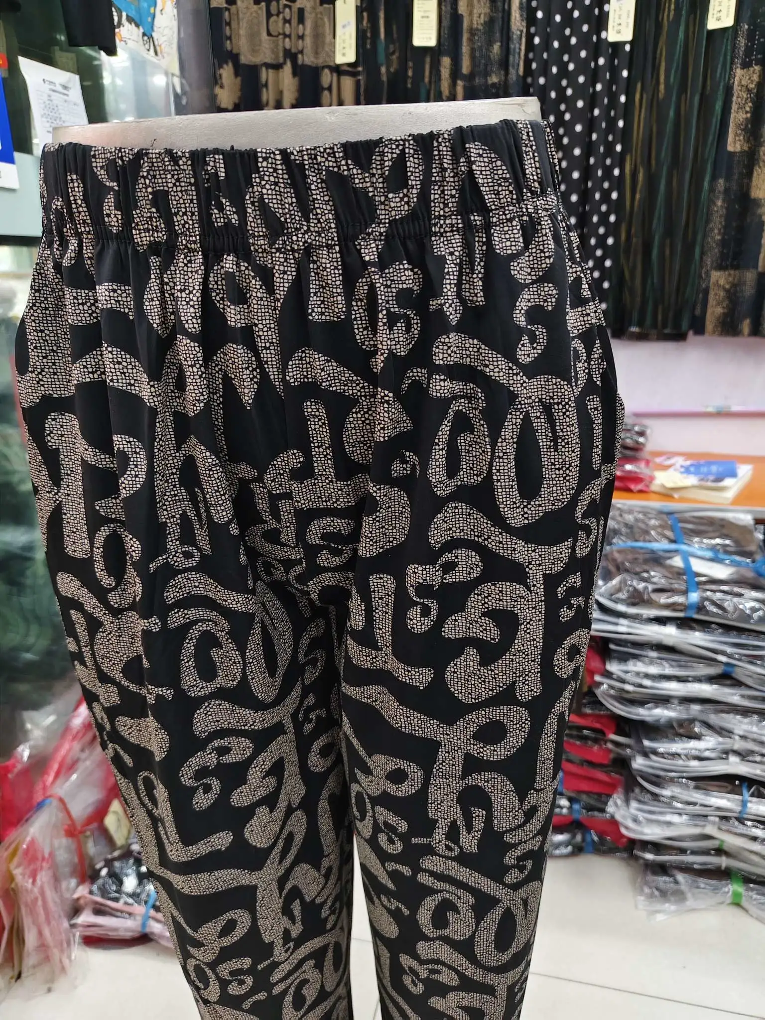 Fashionable casual pants for middle-aged and elderly people in summer detail image 2