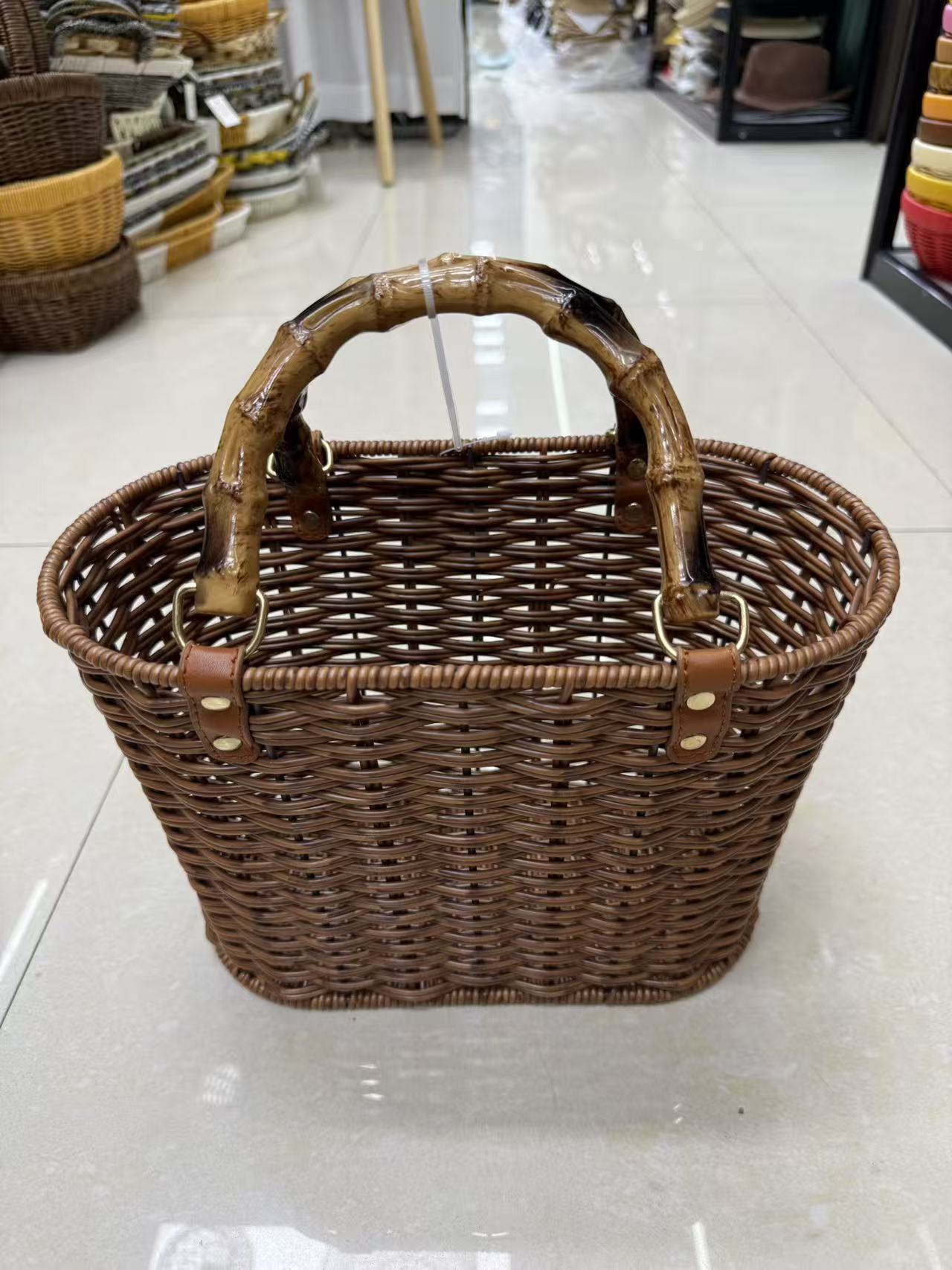 Imitation rattan hand-held storage basket, plastic rattan woven egg-shaped fruit carrying basket, household storage basket that can be carried, imitation bamboo handle grocery basket Application Scenario