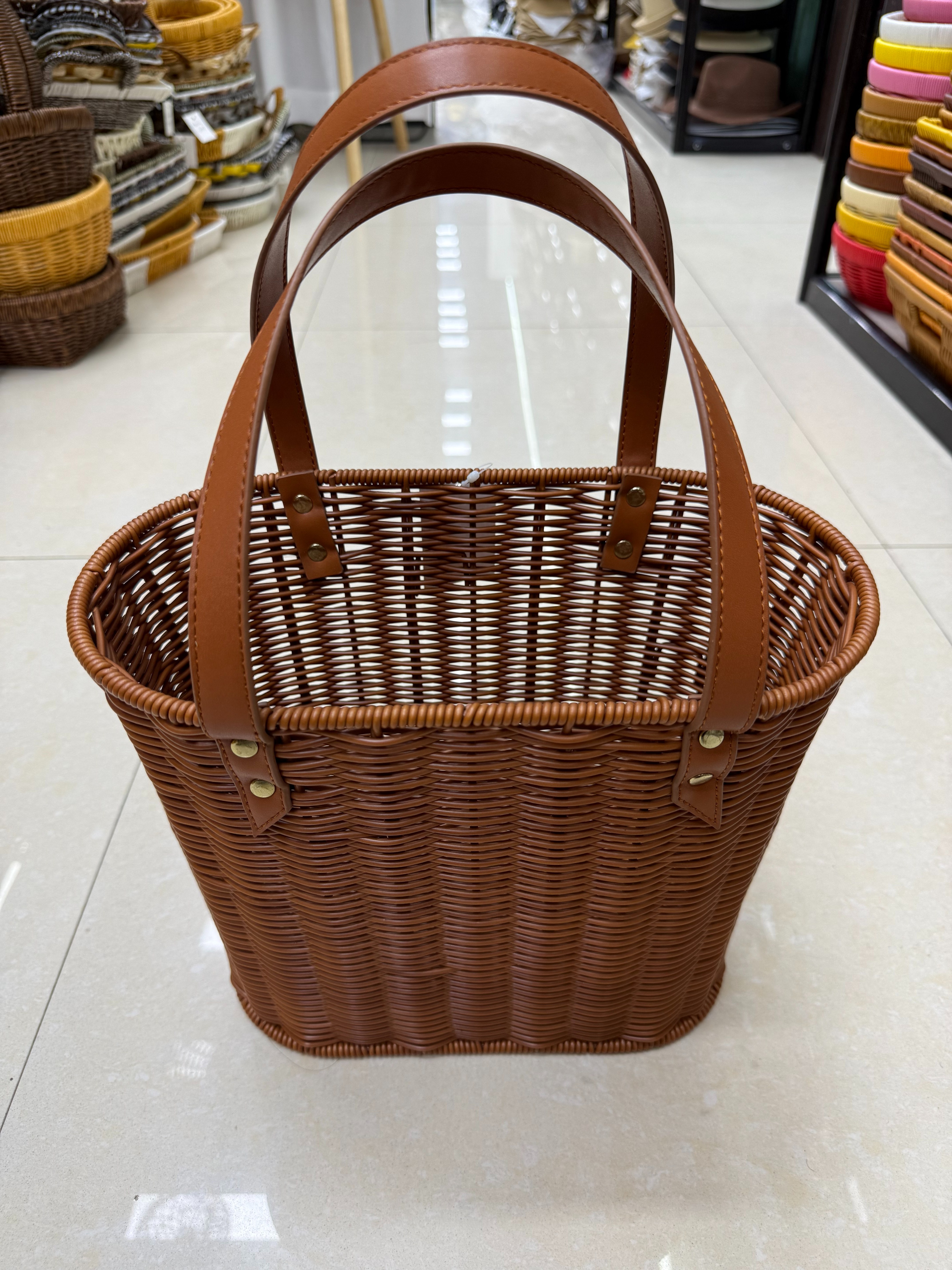 Brown woven basket handle basket, imitation rattan woven storage basket, storage woven storage basket, leather handle basket, grocery basket, shopping basket, supermarket gift packaging basket, retro woven basket Specification image