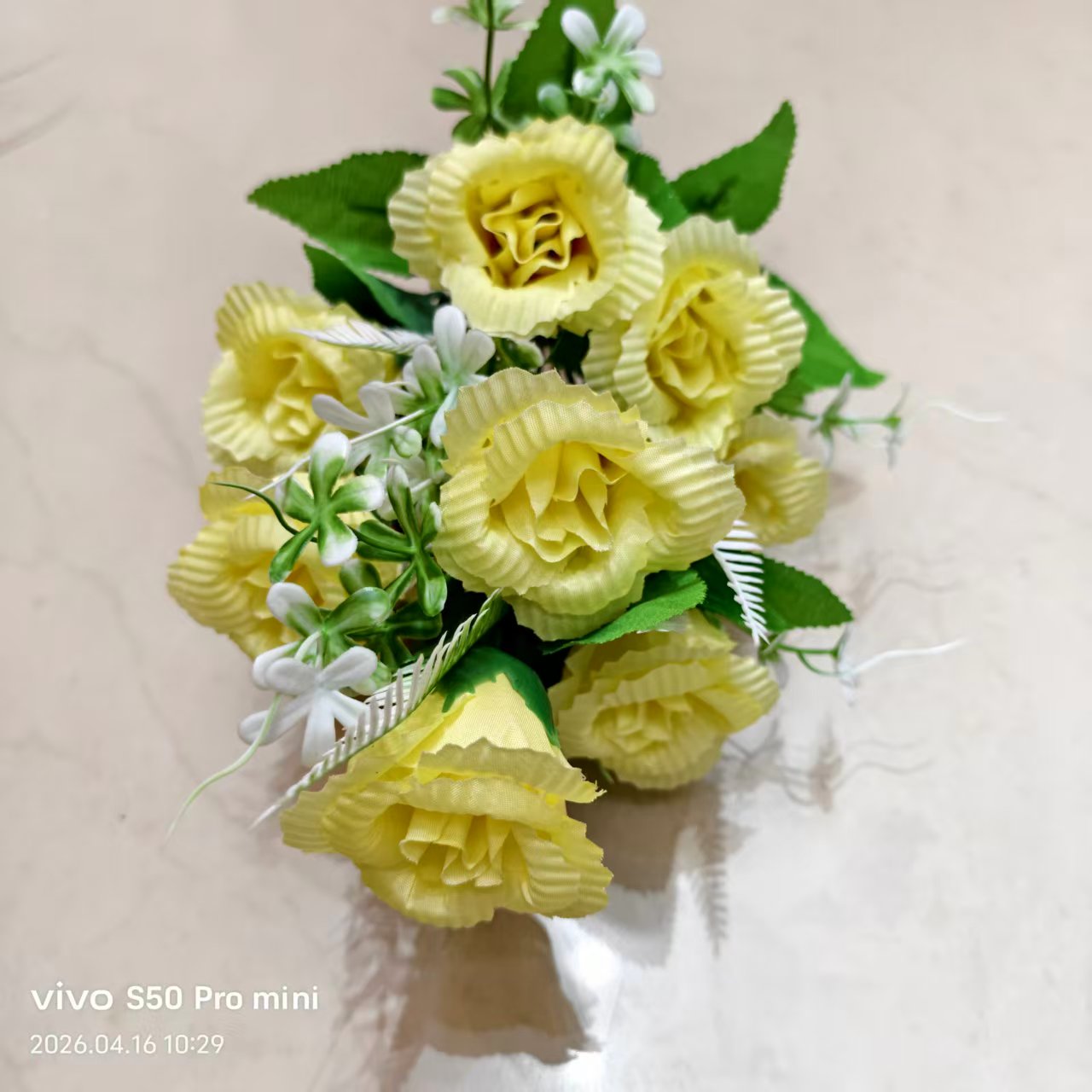 黄色玫瑰花束厂家直销10/12头仿真玫瑰蕾塑料花假花绢花人造花婚庆室内外DIY装饰花拍摄道具