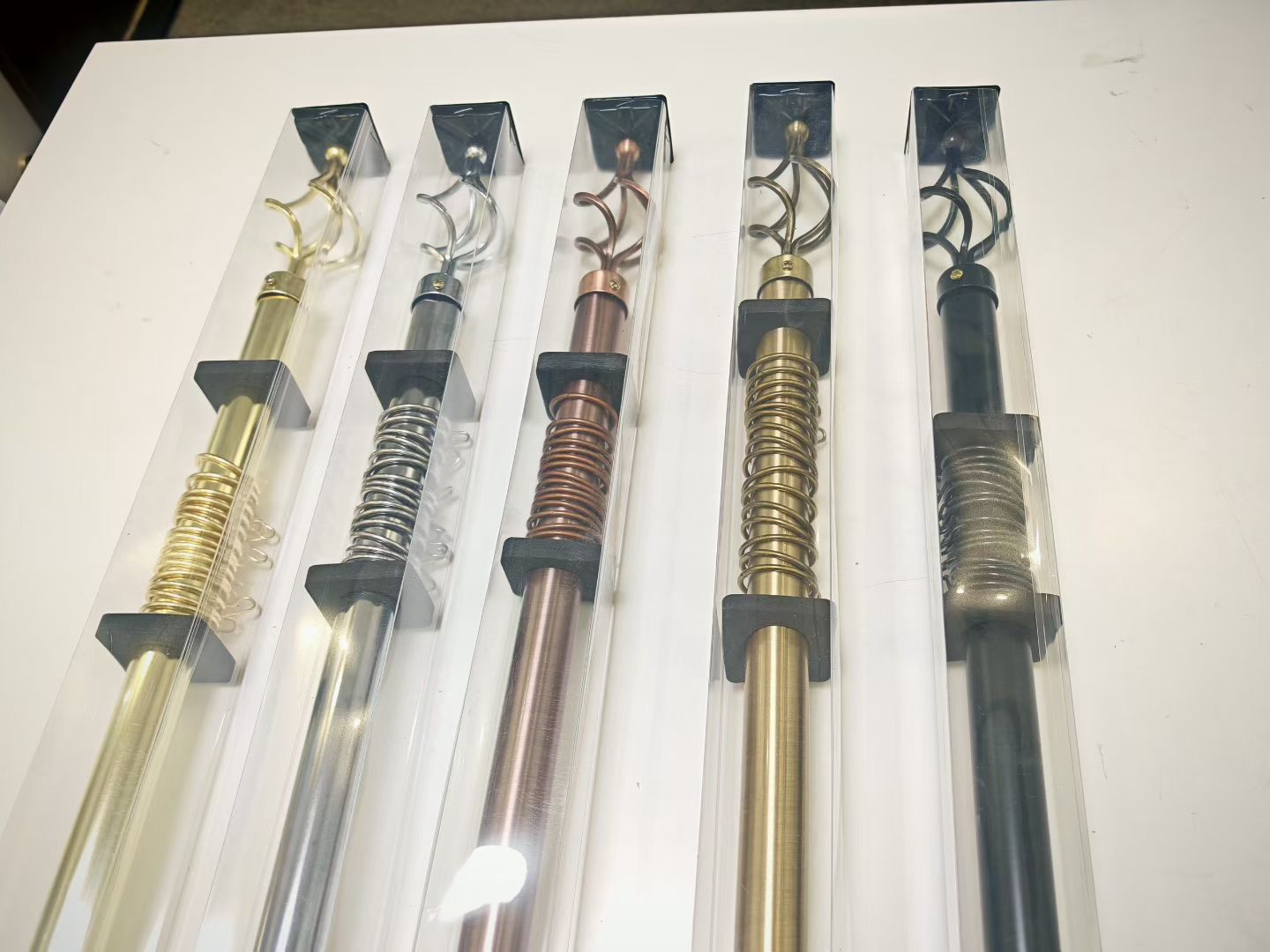 外贸热销伸缩杆 铁艺杆窗帘杆轨道窗帘杆细节图