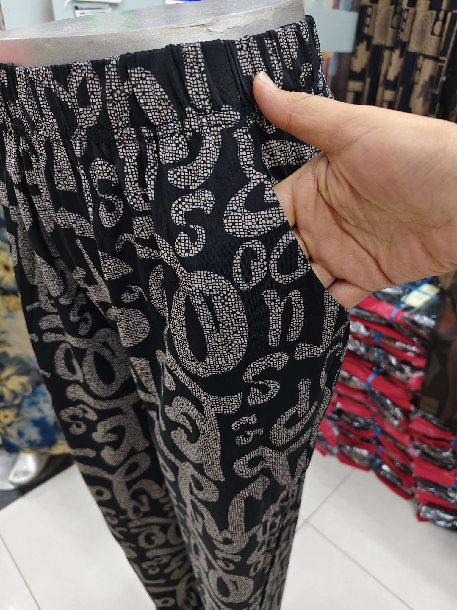 Fashionable casual pants for middle-aged and elderly people in summer detail image 3