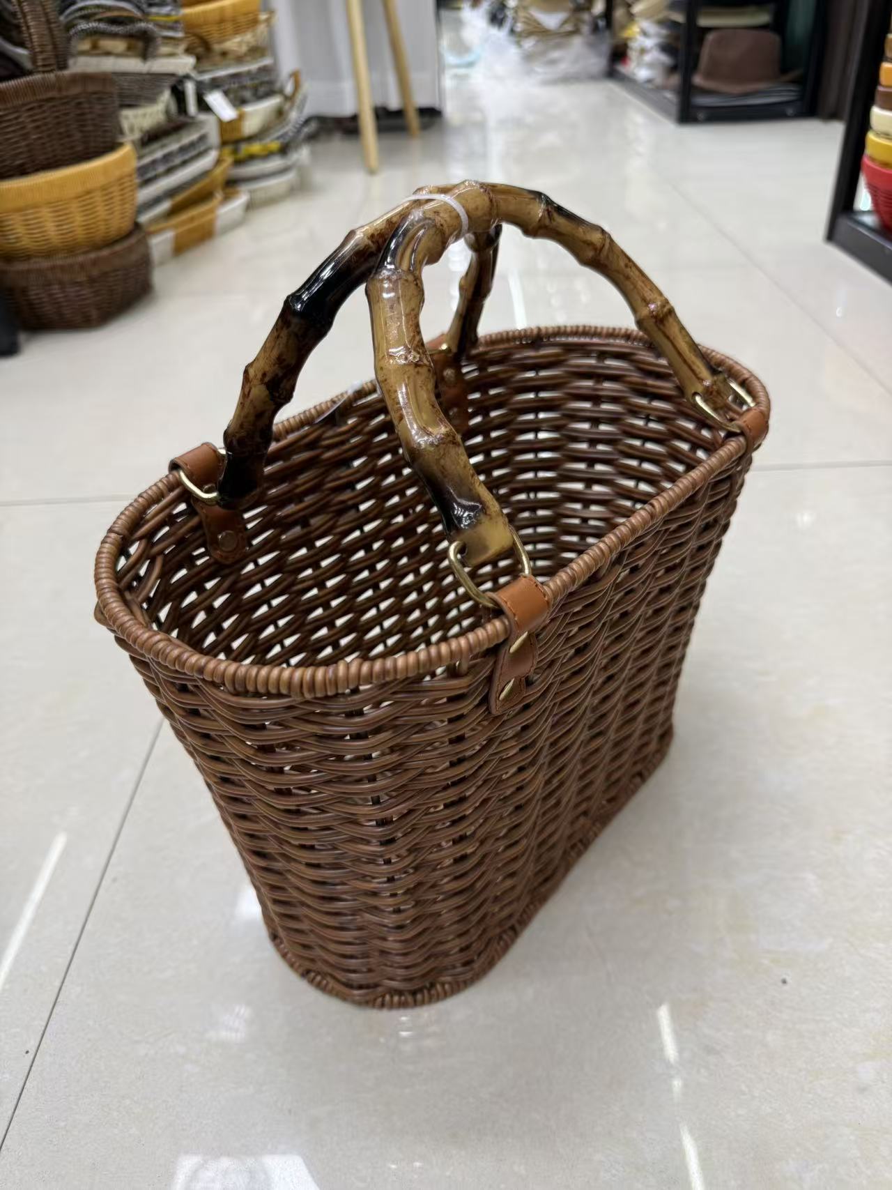 Imitation rattan hand-held storage basket, plastic rattan woven egg-shaped fruit carrying basket, household storage basket that can be carried, imitation bamboo handle grocery basket Specification image