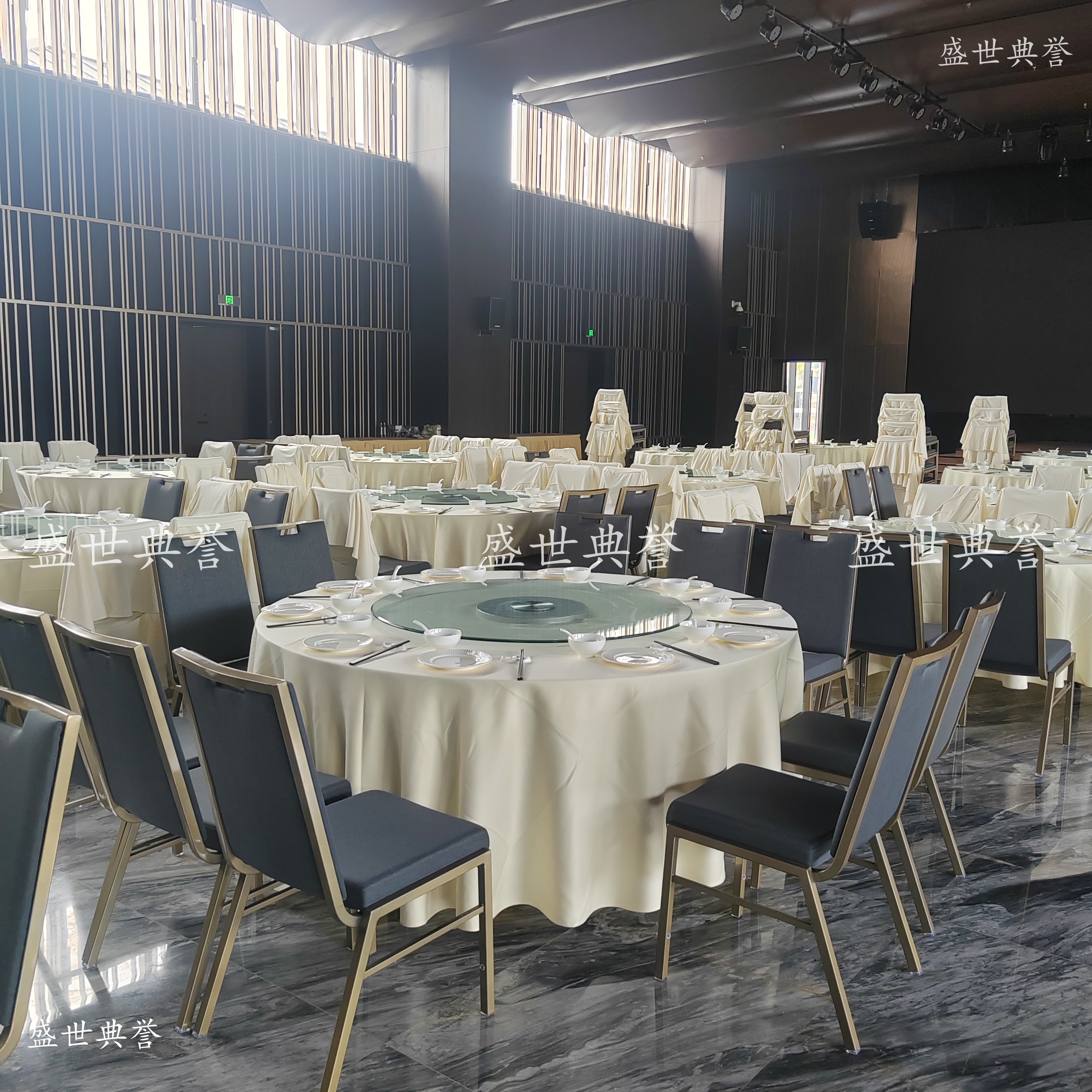 重庆国际酒店宴会家具饭店多功能厅会议椅高端婚宴铝合金折叠餐椅