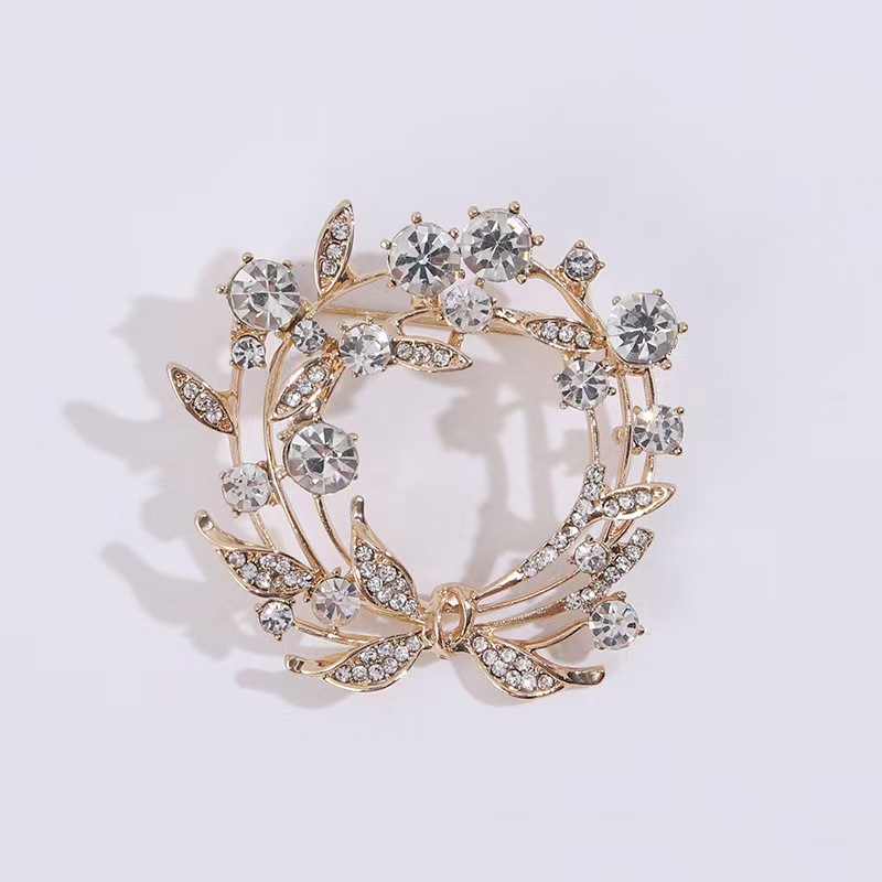 Wholesale rhinestone wreath brooches, sweet girl accessories, trendy Japanese and Korean style, simple and niche design accessories, pins details Picture