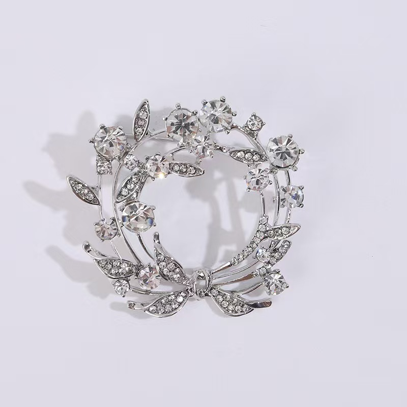 Wholesale rhinestone wreath brooches, sweet girl accessories, trendy Japanese and Korean style, simple and niche design accessories, pins Item Picture