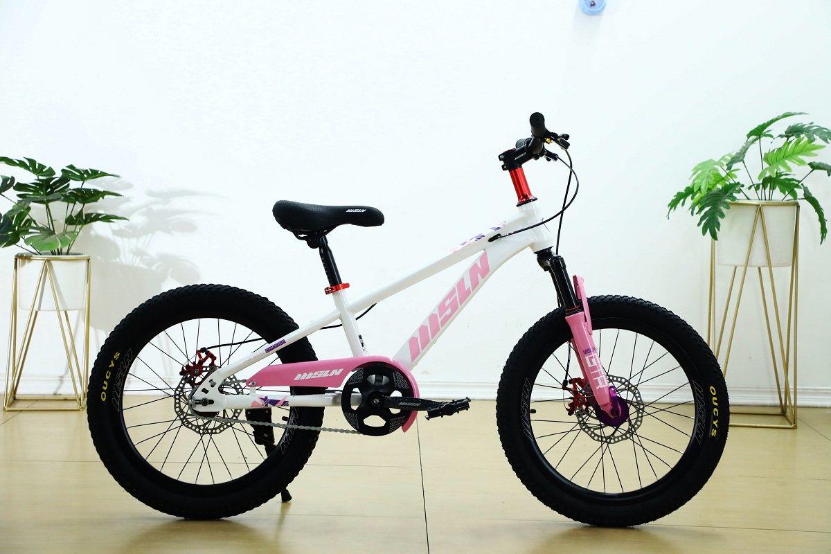 Children's bicycles: 20-inch children's bicycles, lightweight, durable and anti-slip tires, suitable for children aged 3 to 12. Cross-border wholesale. Adult mountain bicycles: 26-inch new smooth gear shifting. Student bicycles: 24-speed gear shifting full figure