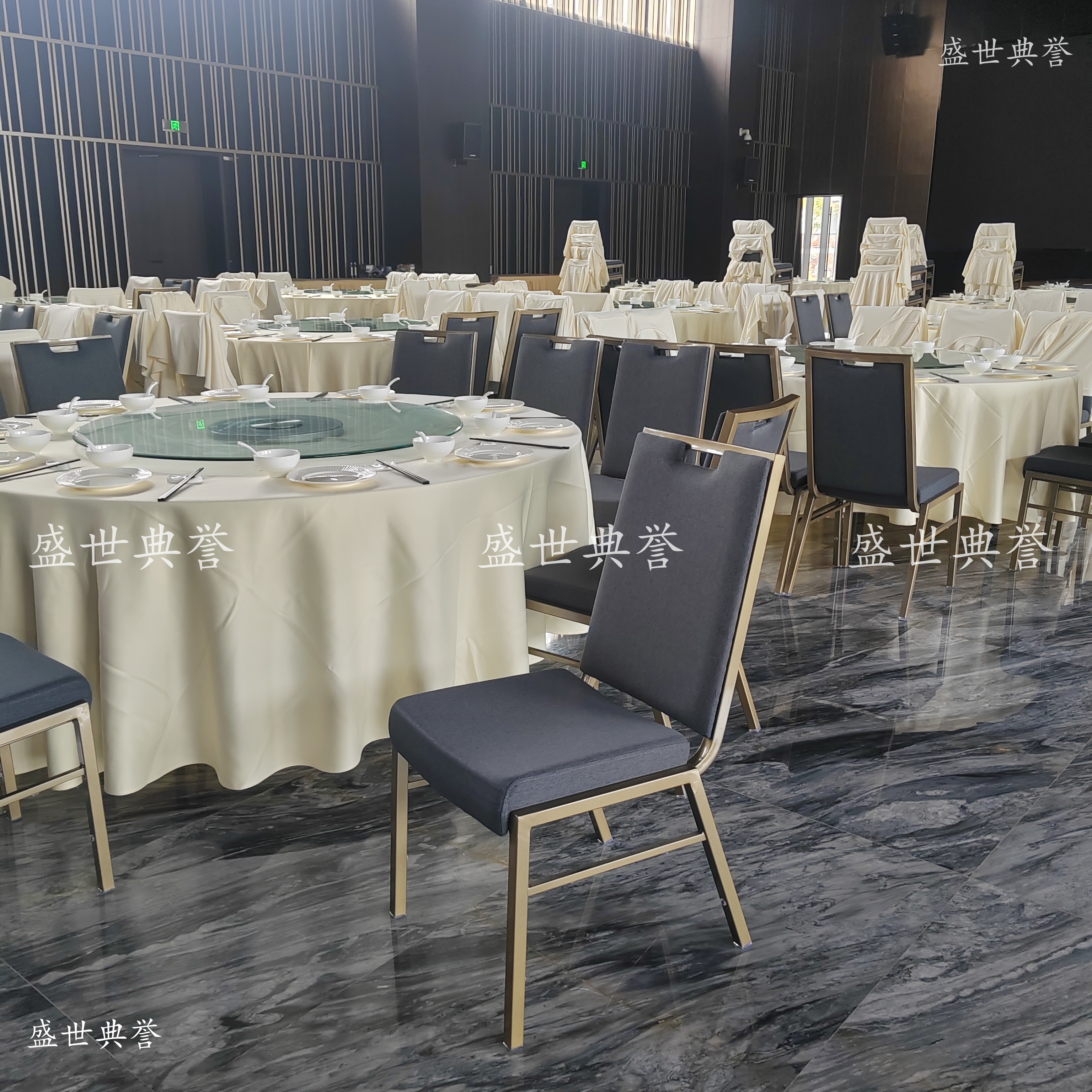 贵阳五星酒店宴会桌椅国际会议中心婚宴铝合金餐椅多功能厅会议椅