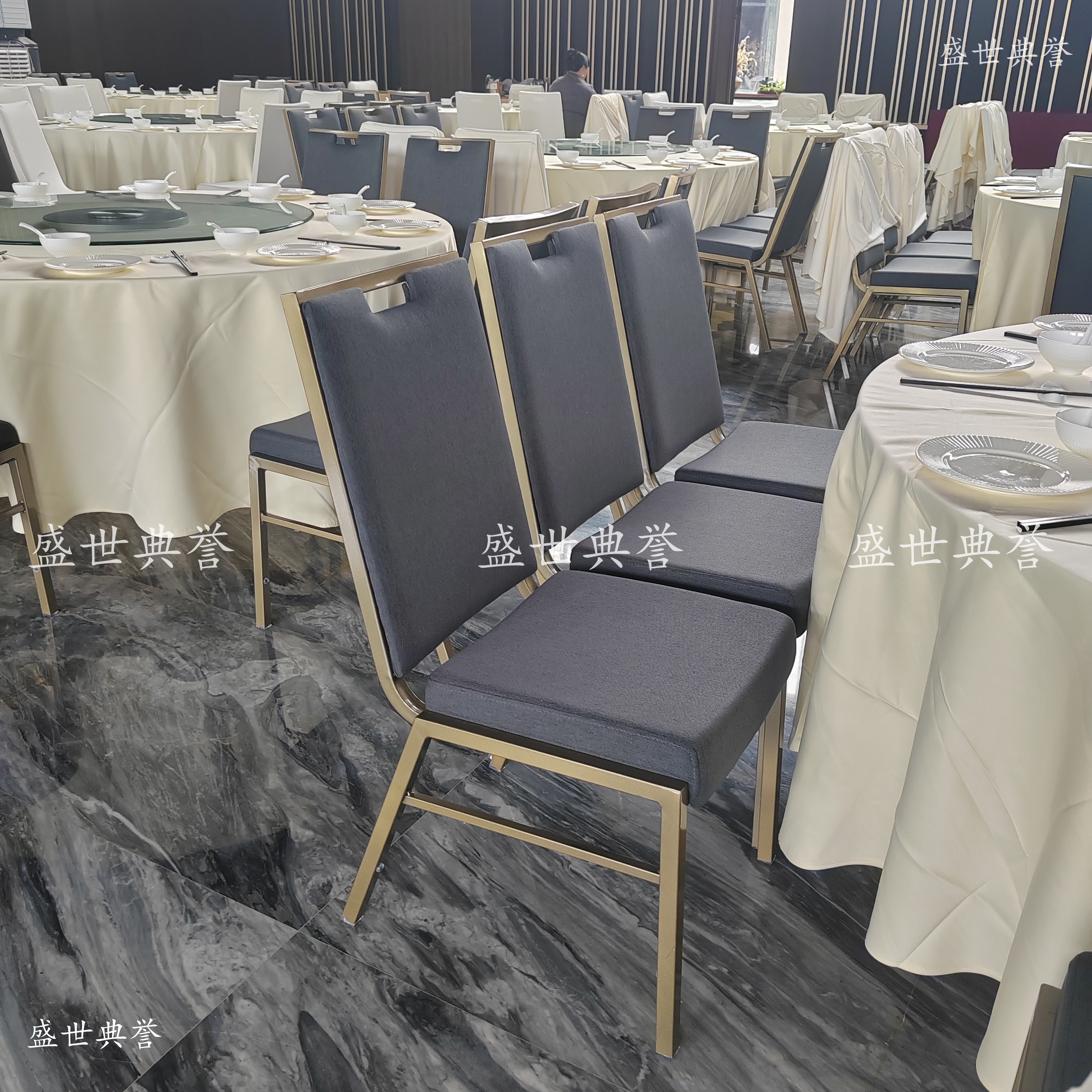 南宁国际会议中心宴会餐桌椅酒店多功能厅婚宴折叠椅会议铝合金椅