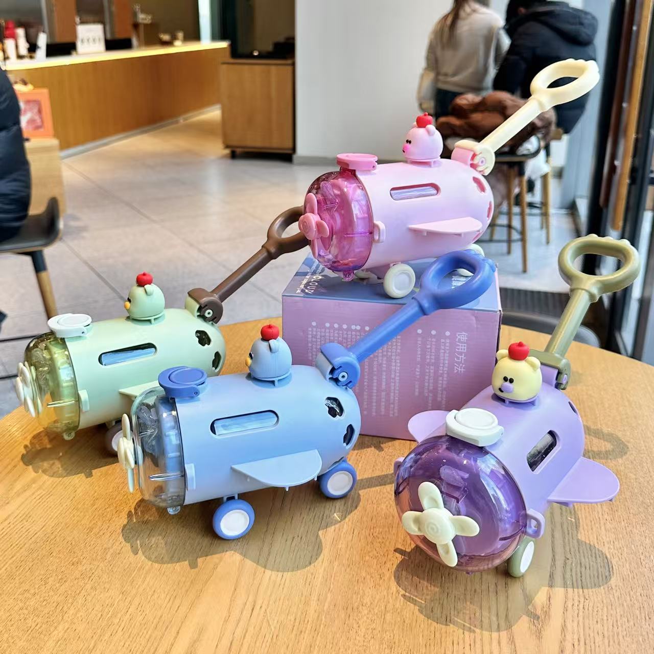 儿童卡通飞机吸管杯带手柄宝宝幼儿园便携水壶可爱萌趣喝水杯