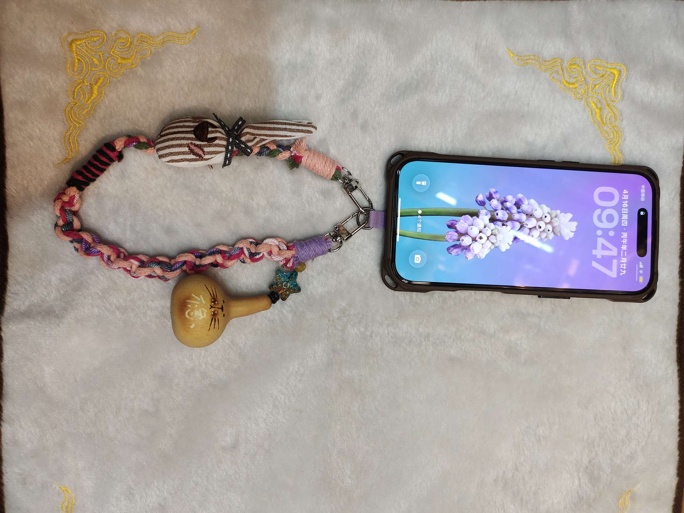 Hand-woven gourd-shaped mobile phone pendant details Picture