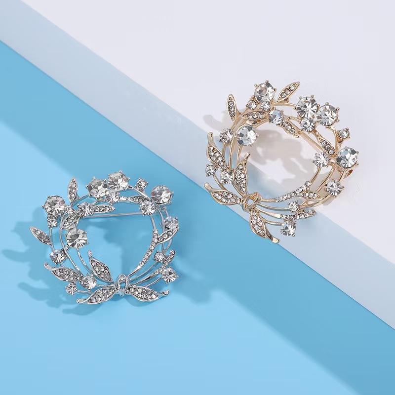 Wholesale rhinestone wreath brooches, sweet girl accessories, trendy Japanese and Korean style, simple and niche design accessories, pins