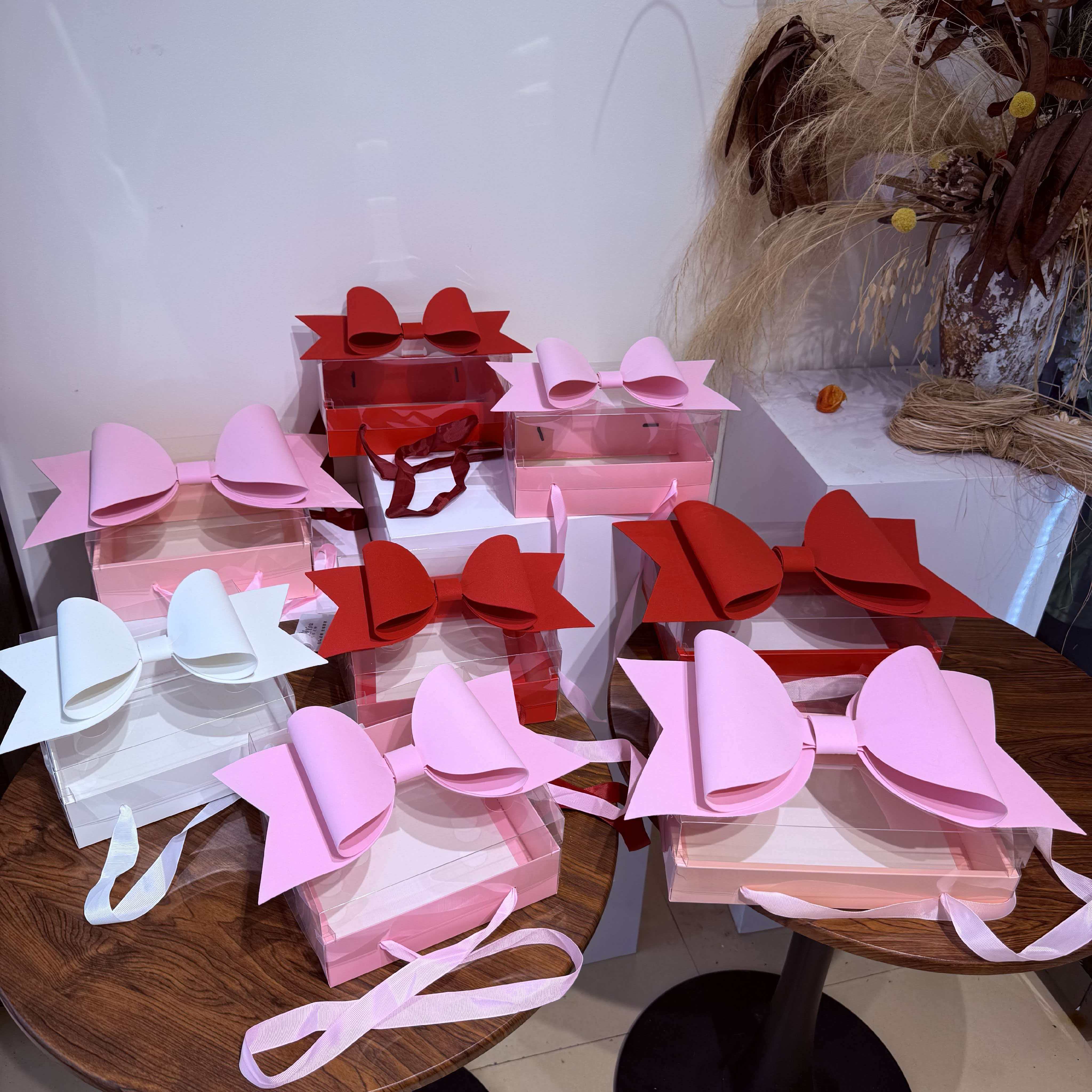 Qixi Festival 520 Bow fruit flower box, fresh flower gift box, pvc souvenir gift box, transparent Christmas hand-held flower box Application Scenario