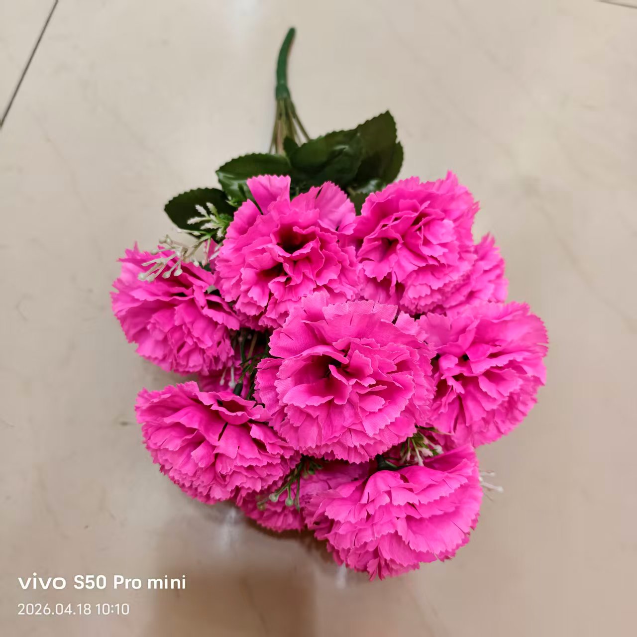 Artificial flowers, decorative flowers, plastic flowers, artificial flowers, handcrafted flowers, materials for home decor, plastic flowers, 12-head artificial lilacs, carnations, silk flowers, plastic flowers, artificial flowers, DIY handcrafted flowers, artificial flowers, shooting props Specification image