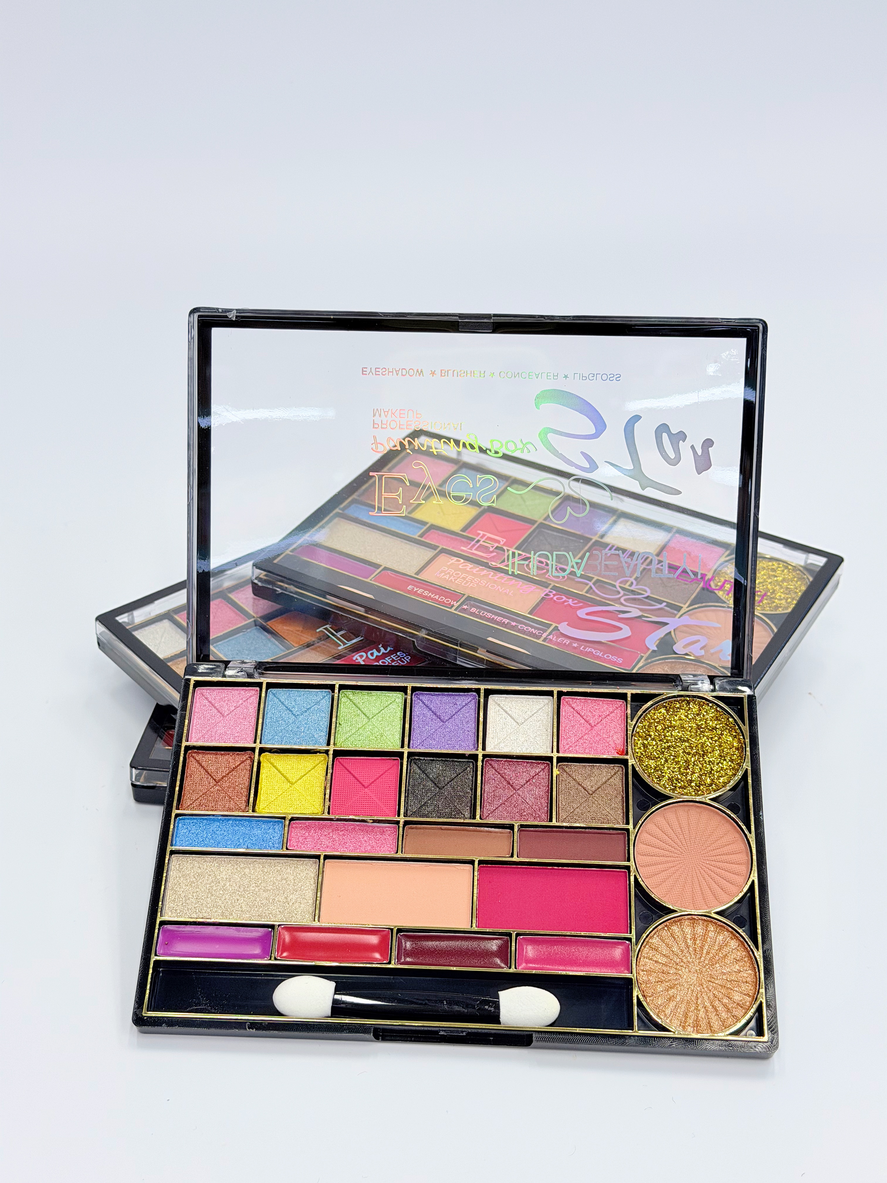Cross-border eyeshadow IHUDABEAUTYI 26-color eyeshadow powder box, fine powder quality, professional makeup export Application Scenario