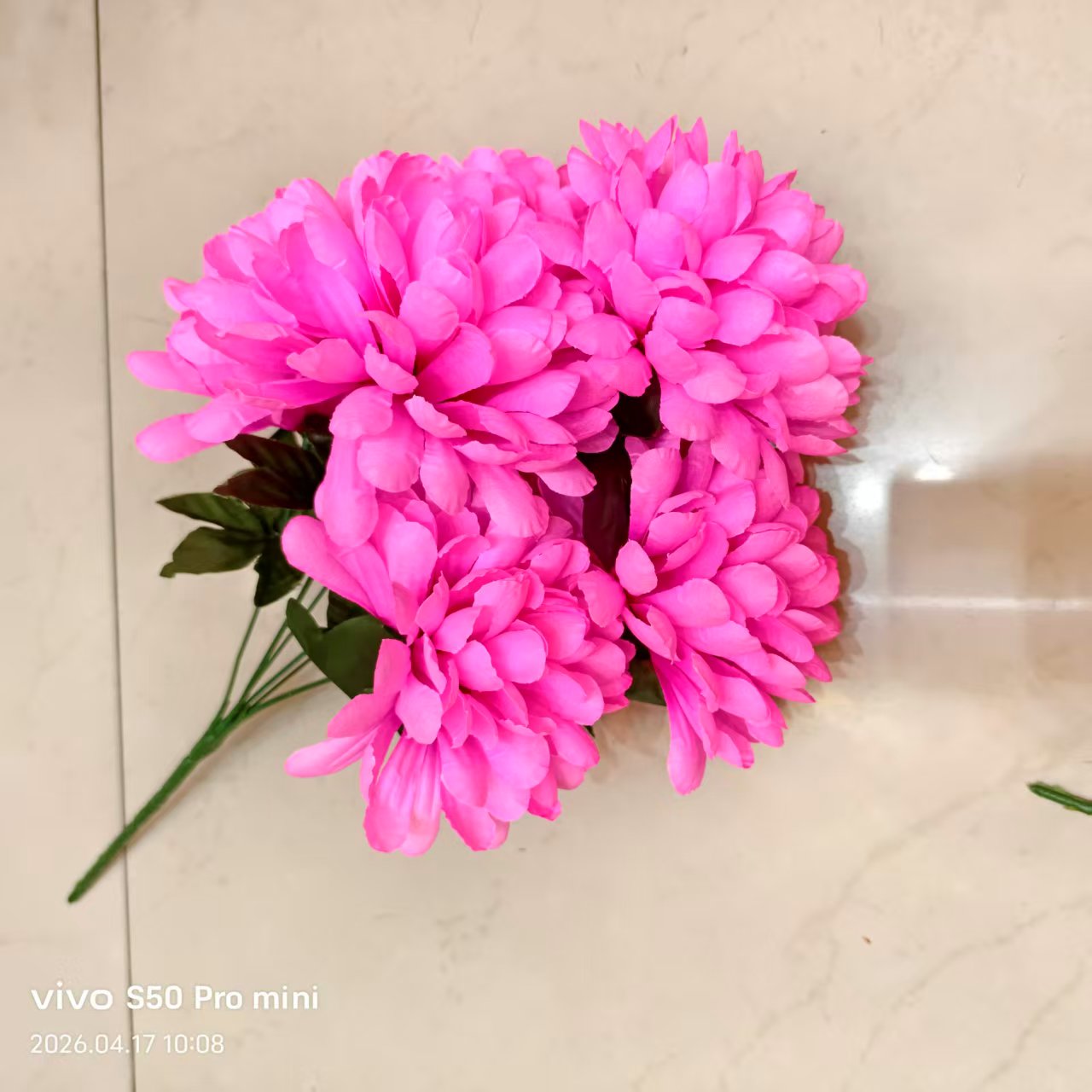 Artificial flowers, decorative flowers, plastic flowers, artificial flowers, handcrafted flowers, materials, home decorations, plastic flowers, 7 heads, artificial chrysanthemums, DIY Qingming Festival, sacrificial and Easter supplies Item Picture