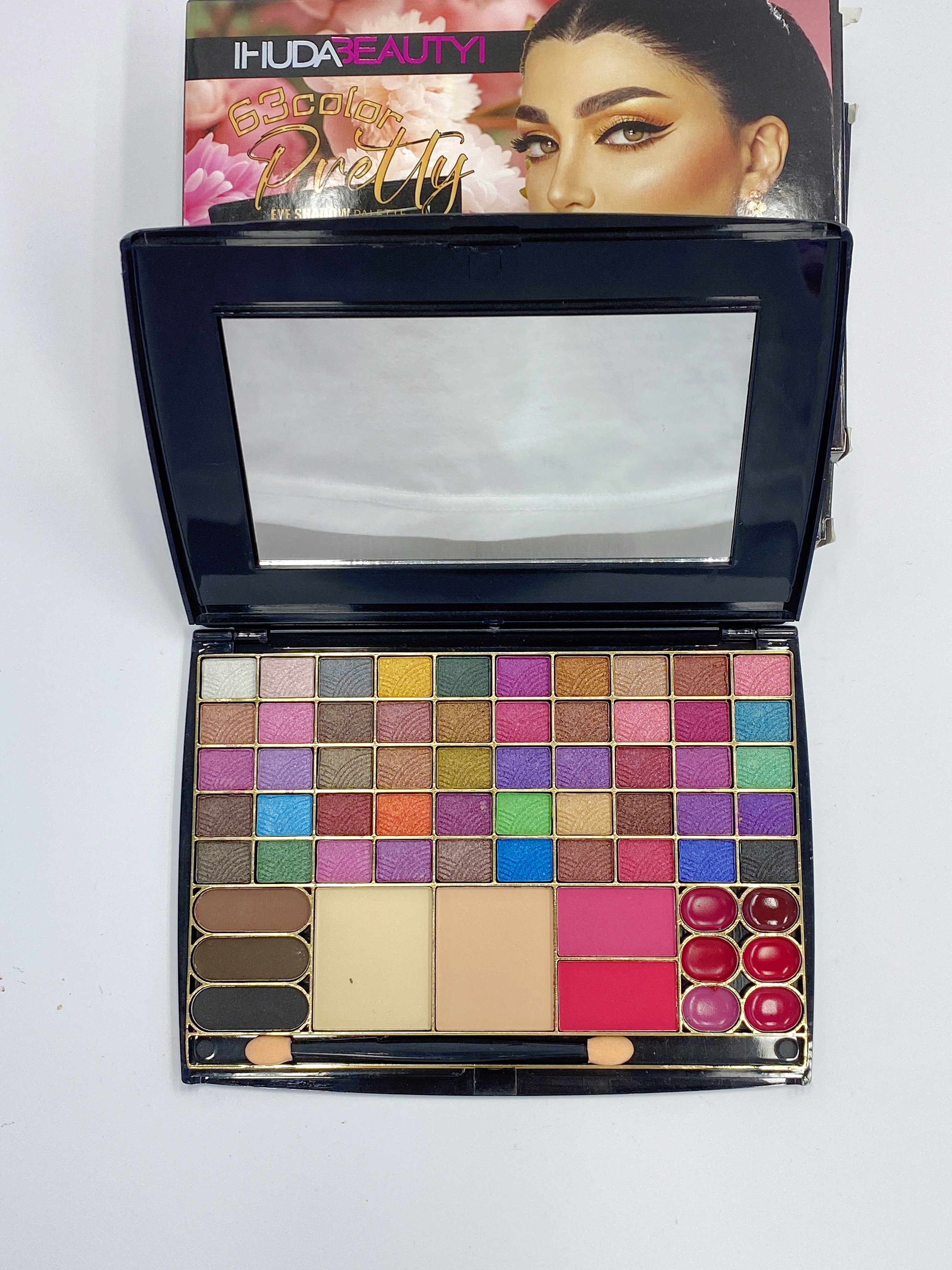 Cross-border eyeshadow IHUDABEAUTYI 63-color eyeshadow powder box, fine powder quality, professional makeup export Specification drawing