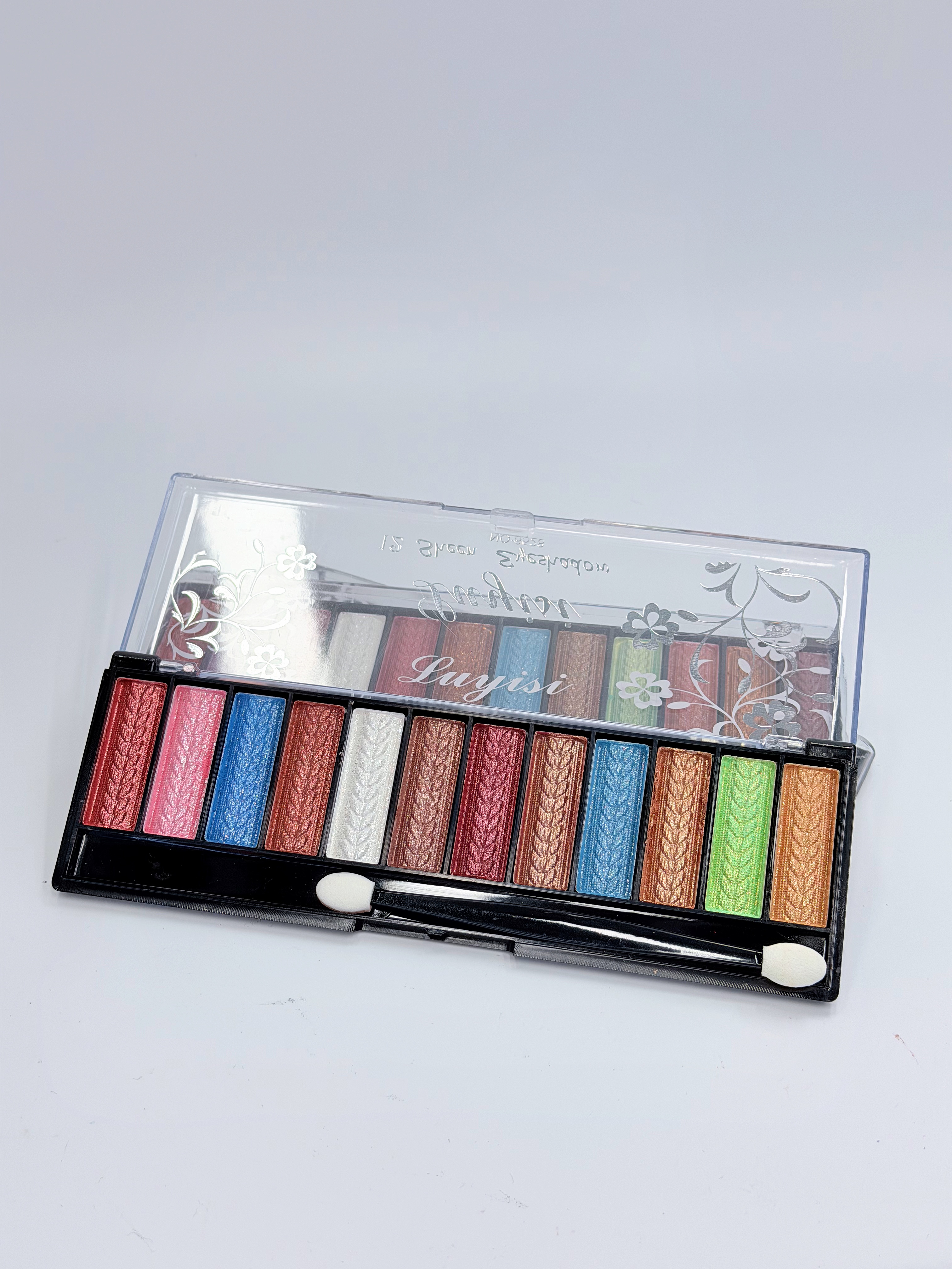 Cross-border eyeshadow IHUDABEAUTYI wheat ear Eyeshadow 12-color eyeshadow powder box, fine powder quality, professional makeup export Application Scenario