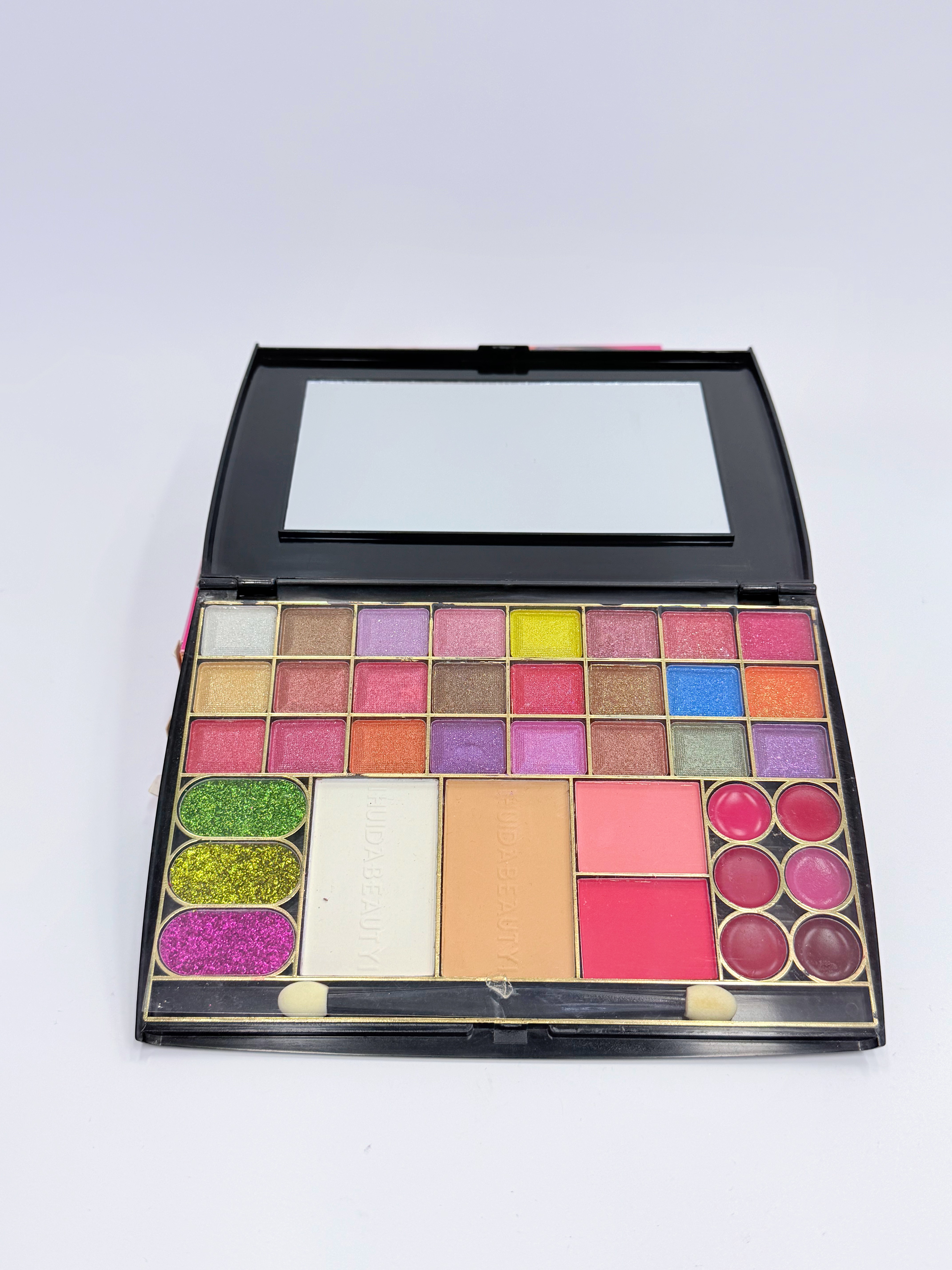 Cross-border eyeshadow IHUDABEAUTYI 37-color eyeshadow powder box, fine powder quality, professional makeup export Specification drawing
