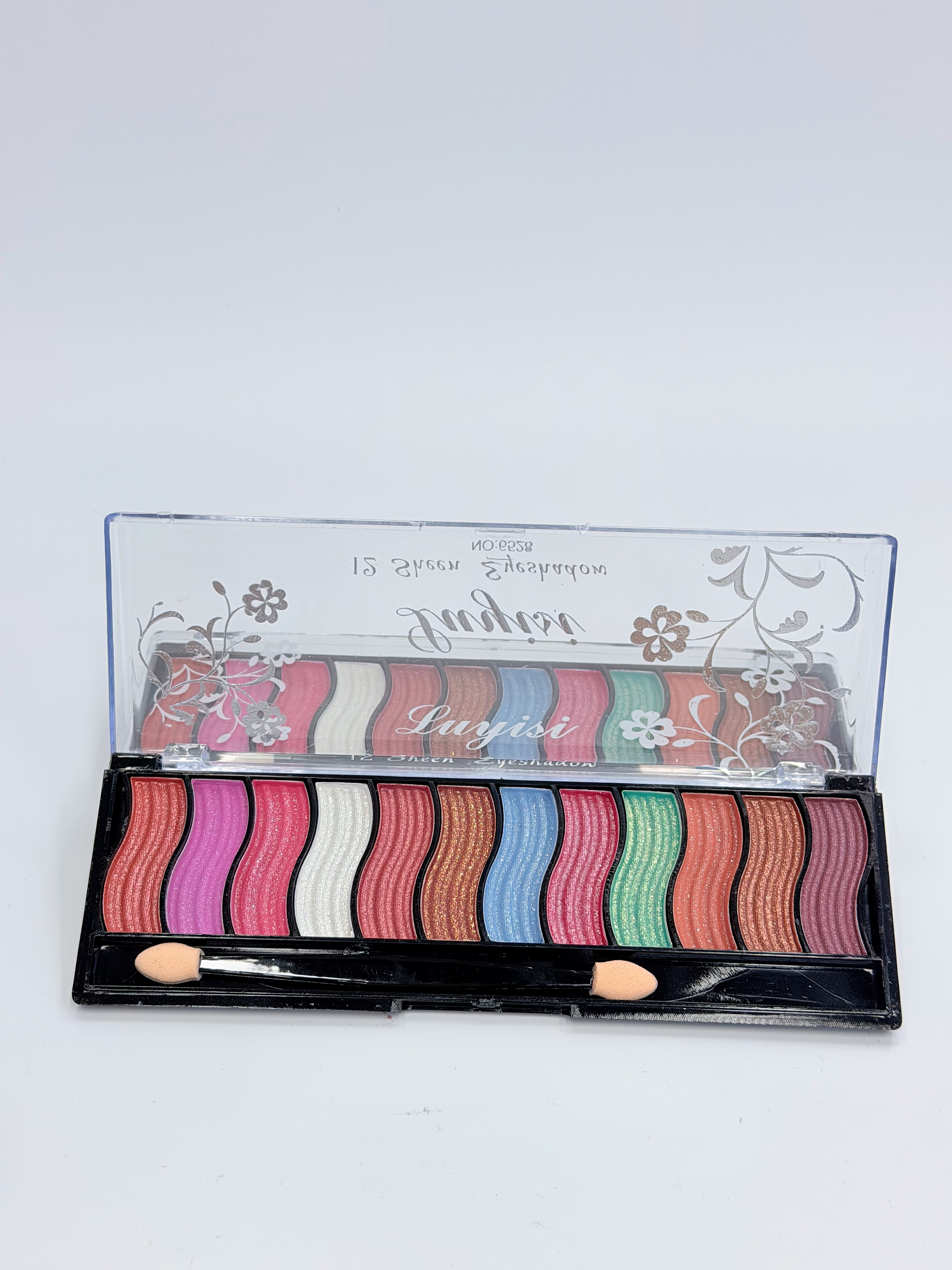 Cross-border eyeshadow IHUDABEAUTYI 12-color eyeshadow powder box, fine powder quality, professional makeup export Application Scenario