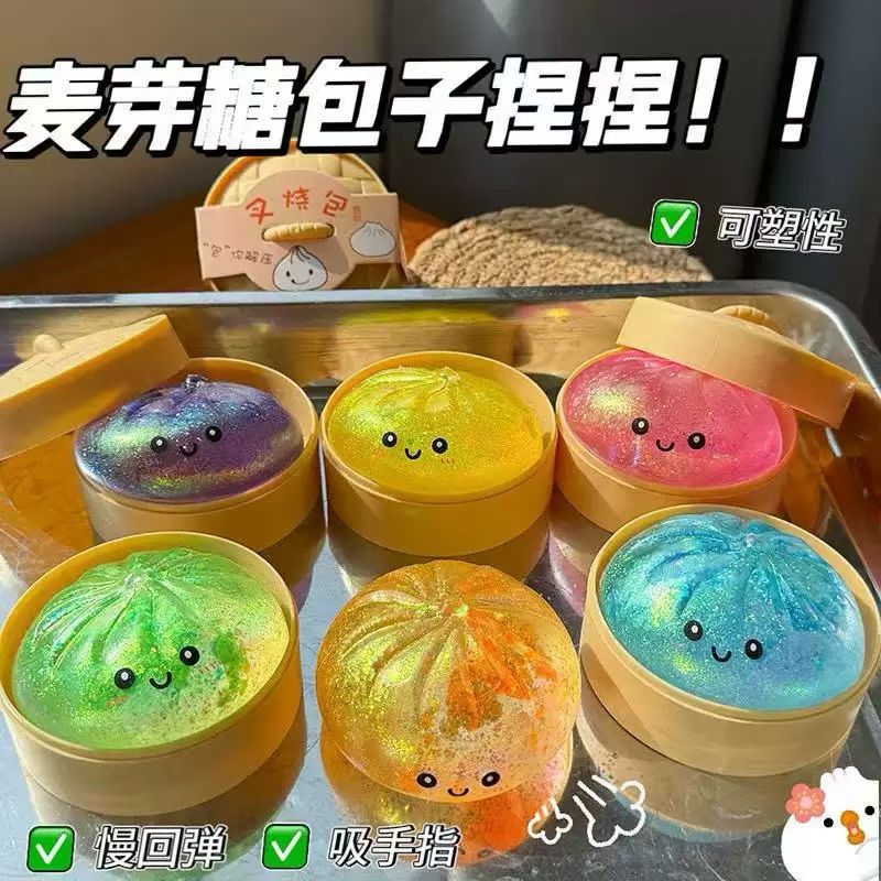 Pinch the maltose buns. Pinch the gold powder maltose buns