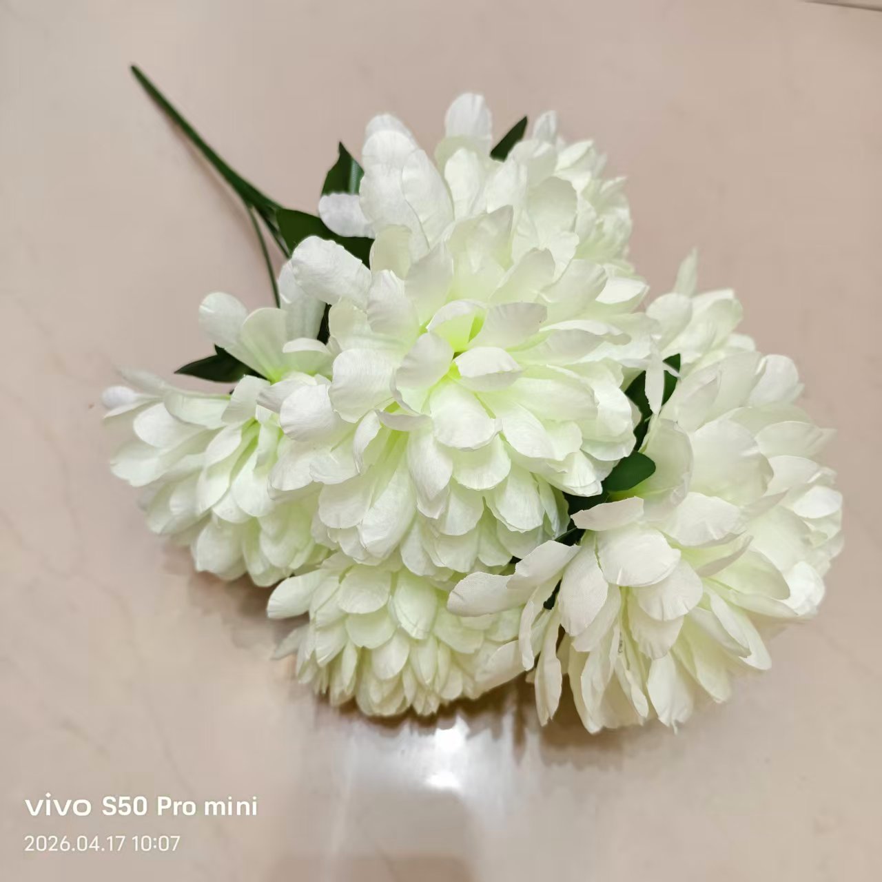 Artificial flowers, decorative flowers, plastic flowers, artificial flowers, handcrafted flowers, materials, home decorations, plastic flowers, 7 heads, artificial chrysanthemums, DIY Qingming Festival, sacrificial and Easter supplies Specification image