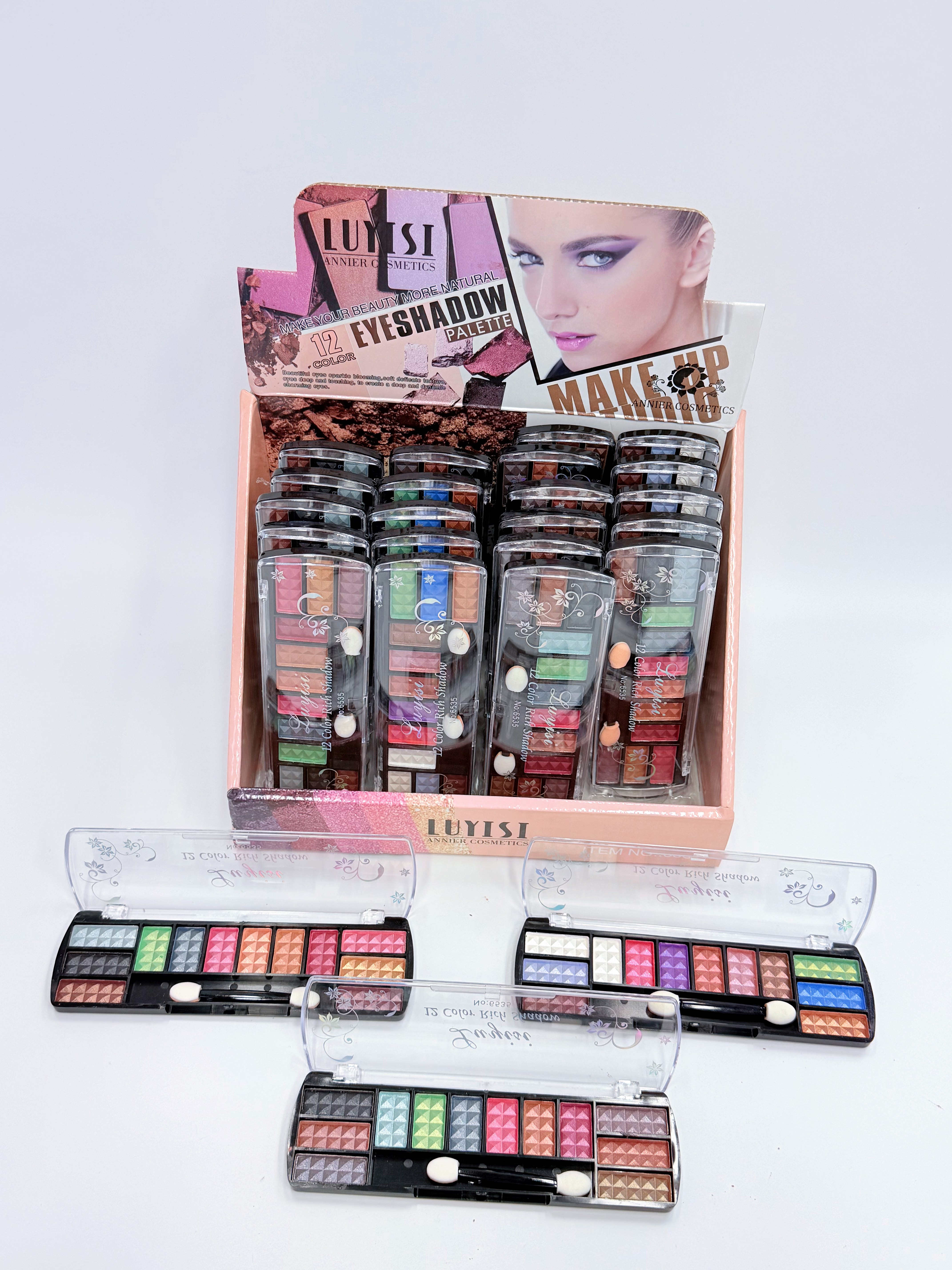 The 12-color cross-border eyeshadow palette has a fine powder texture details Picture